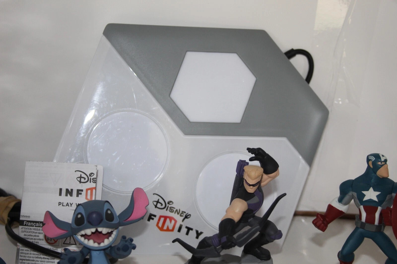 Disney Infinity 2.0 Base Portal Lot 5 Figures Marvel Stitch Merida Venom Hawkeye