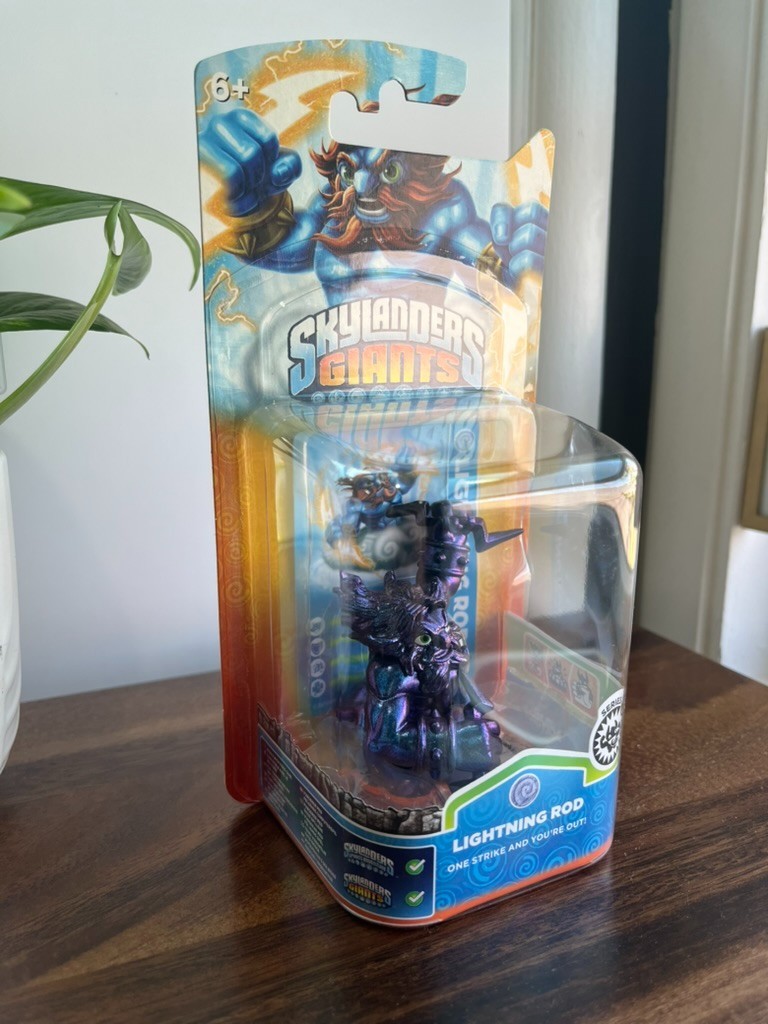 Skylanders Giants – Purple Metallic Lightning Rod – Chase Variant – NEW in Box!