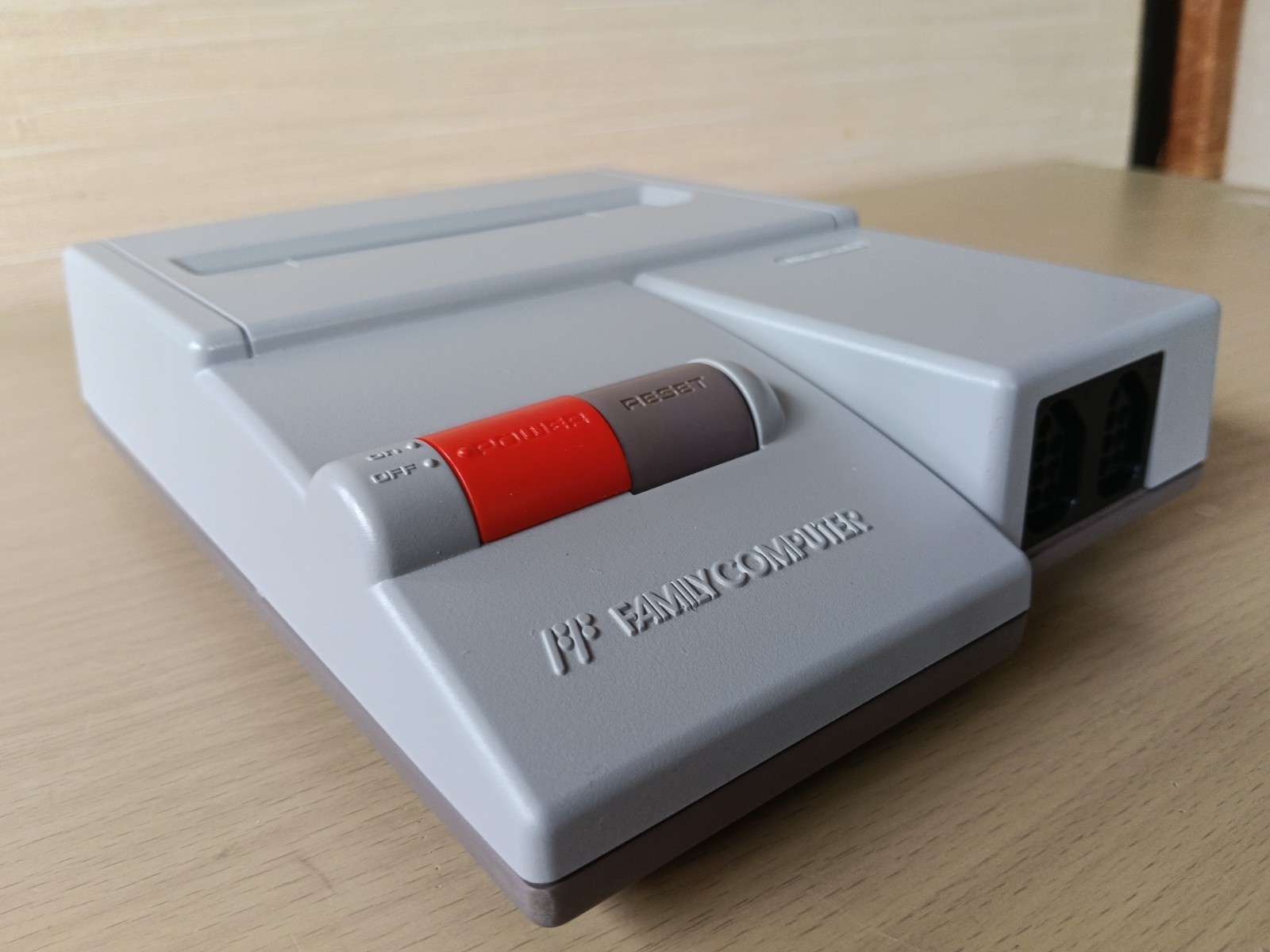 Nintendo New Famicom Console AV Complete good condition TESTED /painted/NES-2