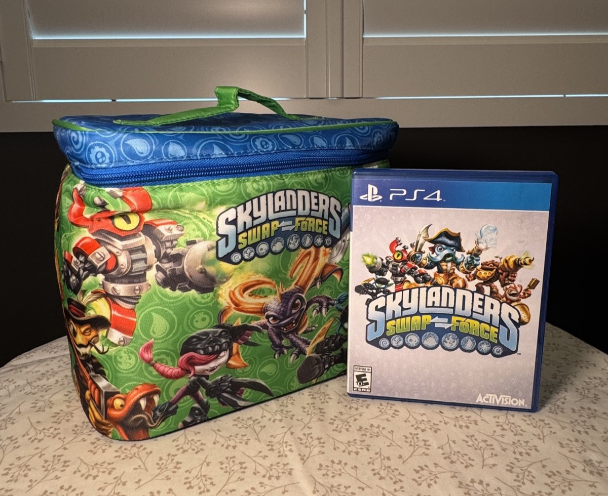 Skylanders Swap Force PS4 in Excellent Working Condition w/ Collector Bag