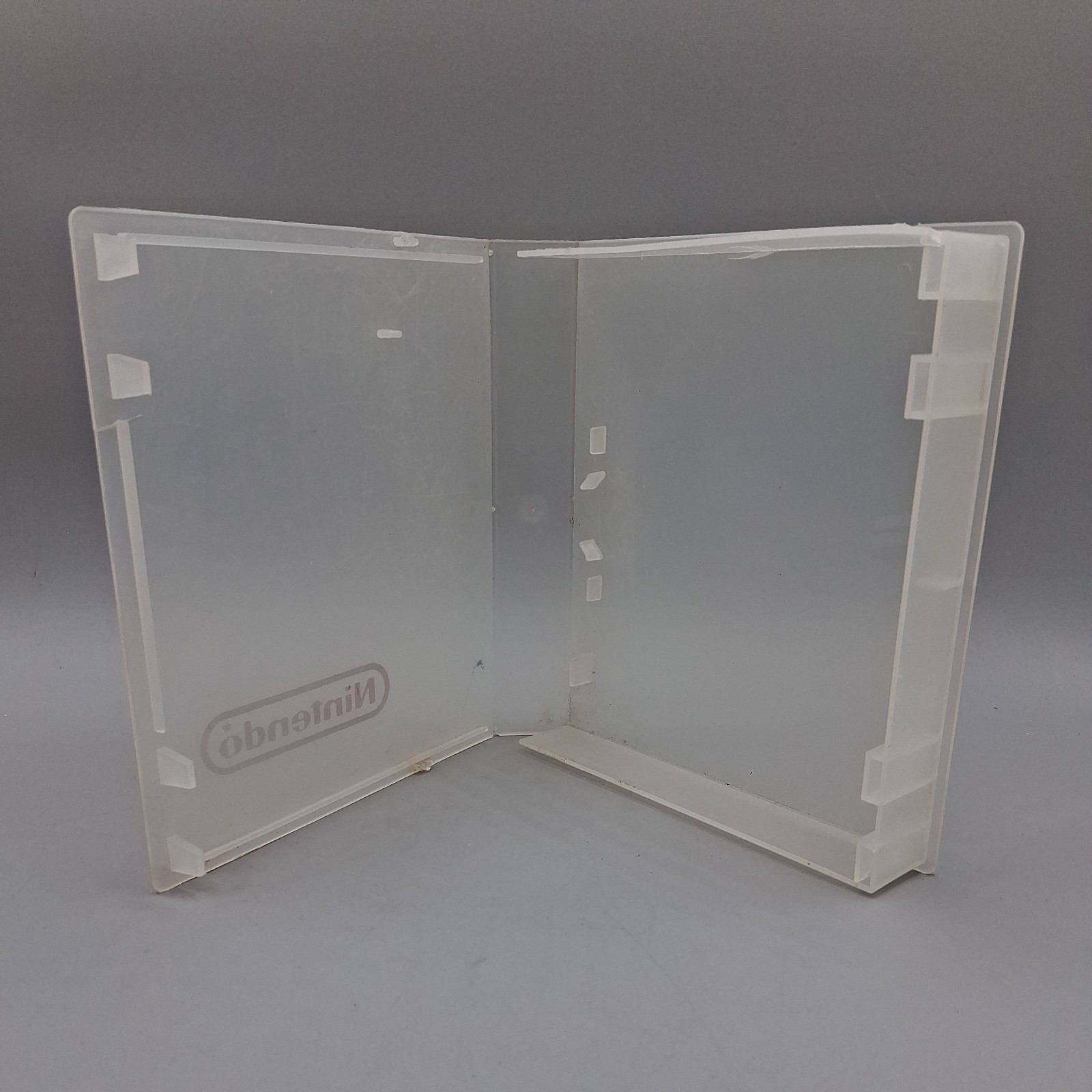 Nintendo: Clear Plastic NES Cartridge Hard Clamshell Case 5 1/4 x 6″ (SCW13)