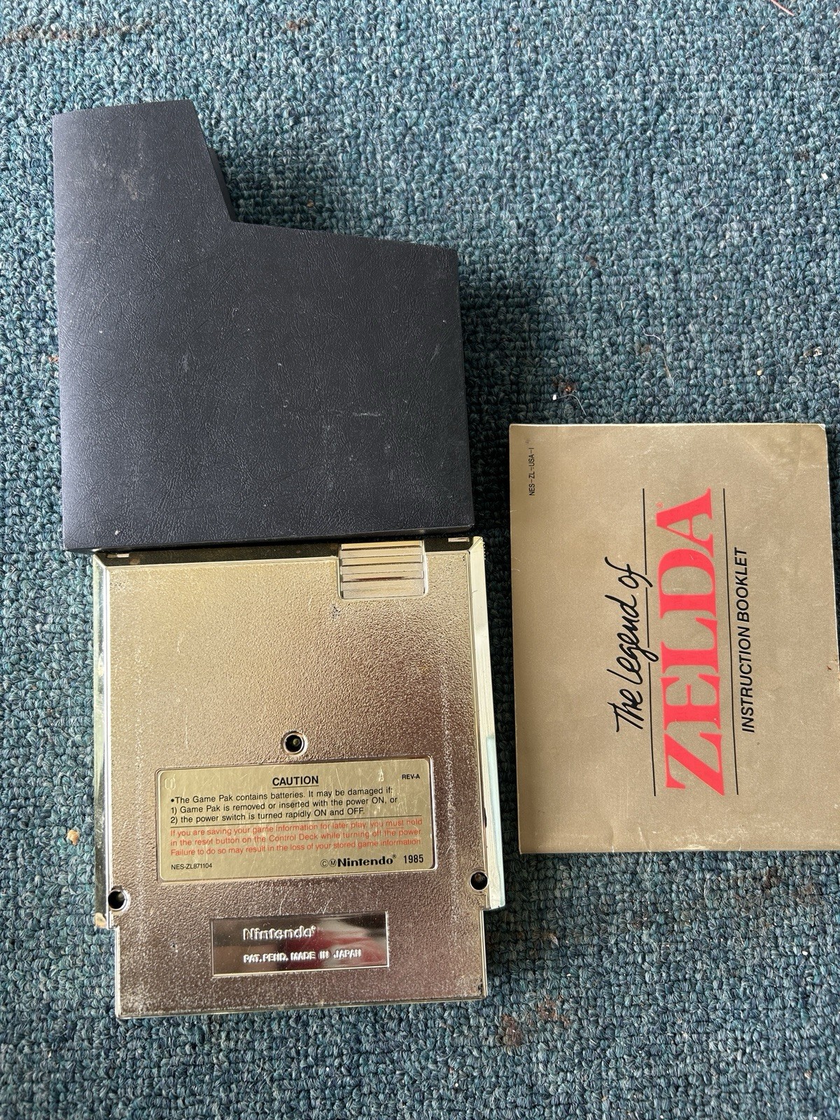 The Legend of Zelda (Nintendo NES 1985) Authentic Gold Cartridge W Manual Sleeve