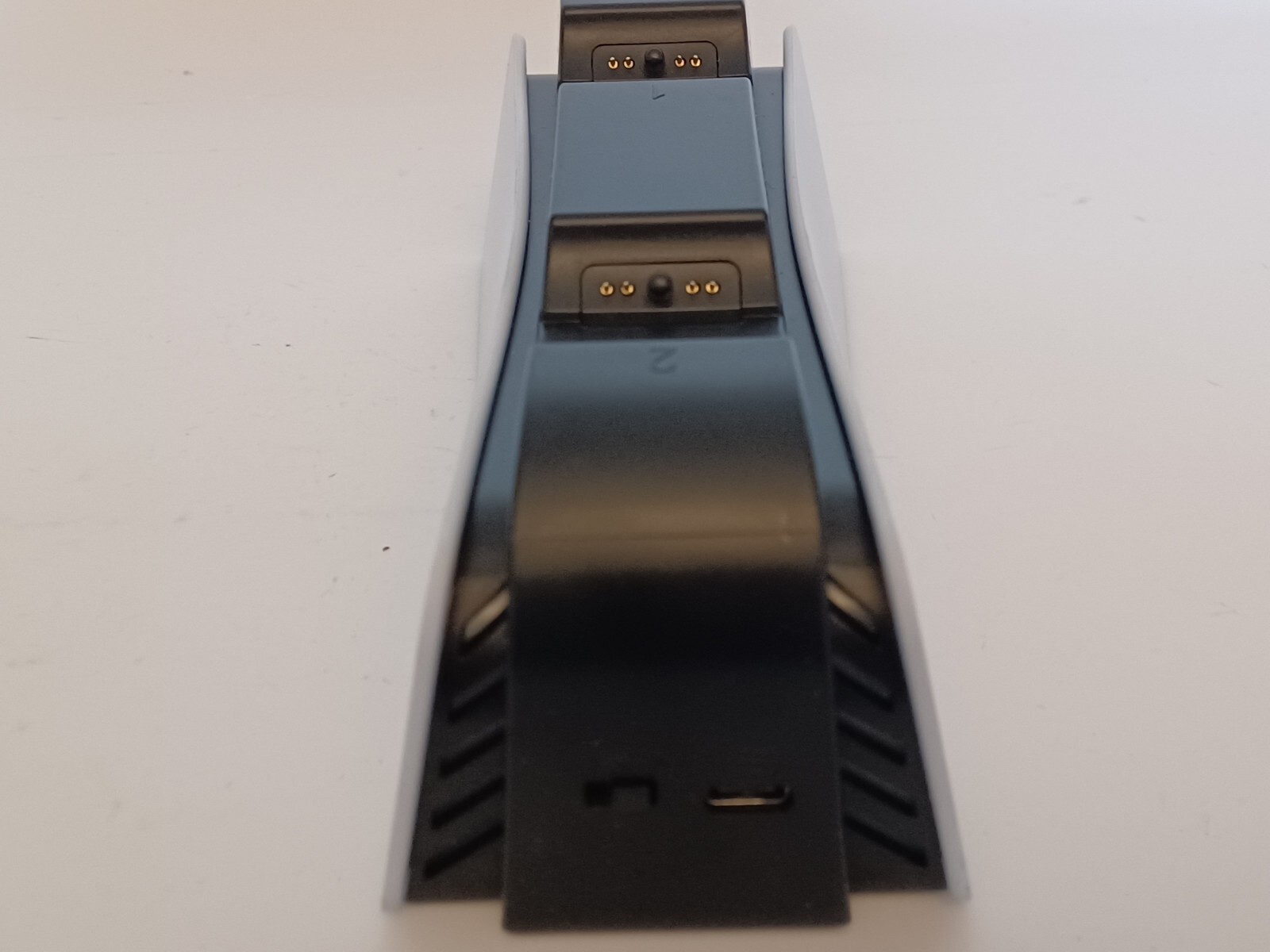 Dual Charging Standing For P5 Controller YH-54 Out 5V 2.A In 5V-800mA