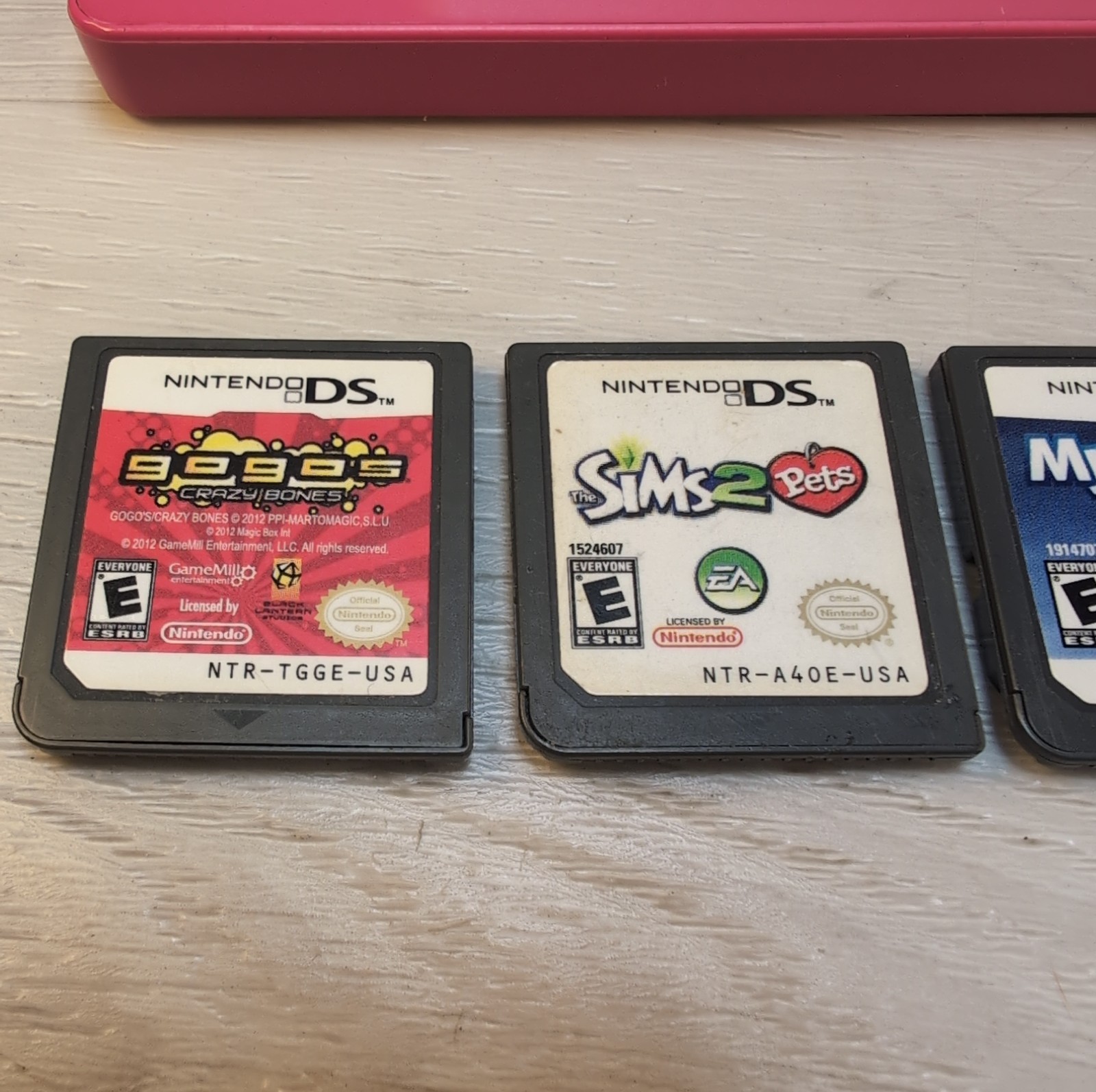 Nintendo DSi Pink Handheld Console Wi-Fi Nintendo DS TWL-001 & (4) Games Sims