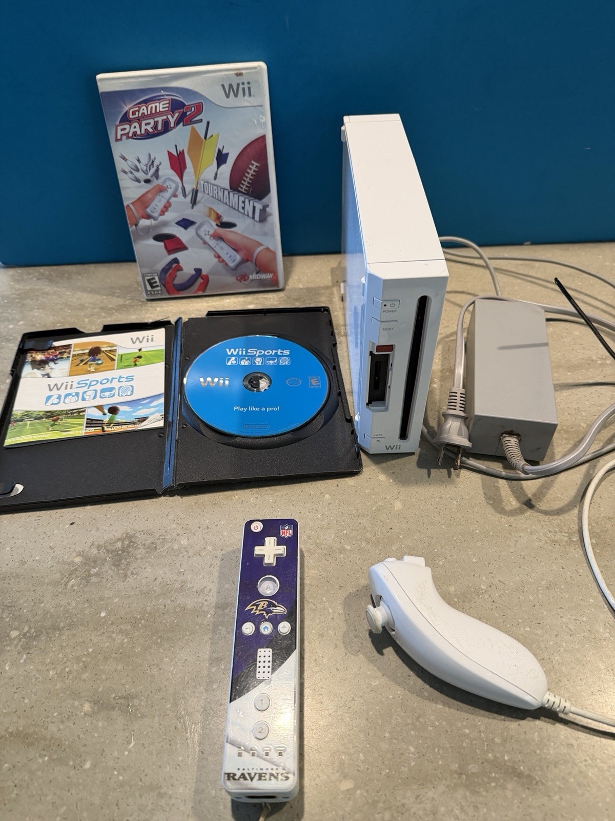 Original Nintendo Wii Bundle- Consol, Wii Sports, Game Party 2, And Controllers.