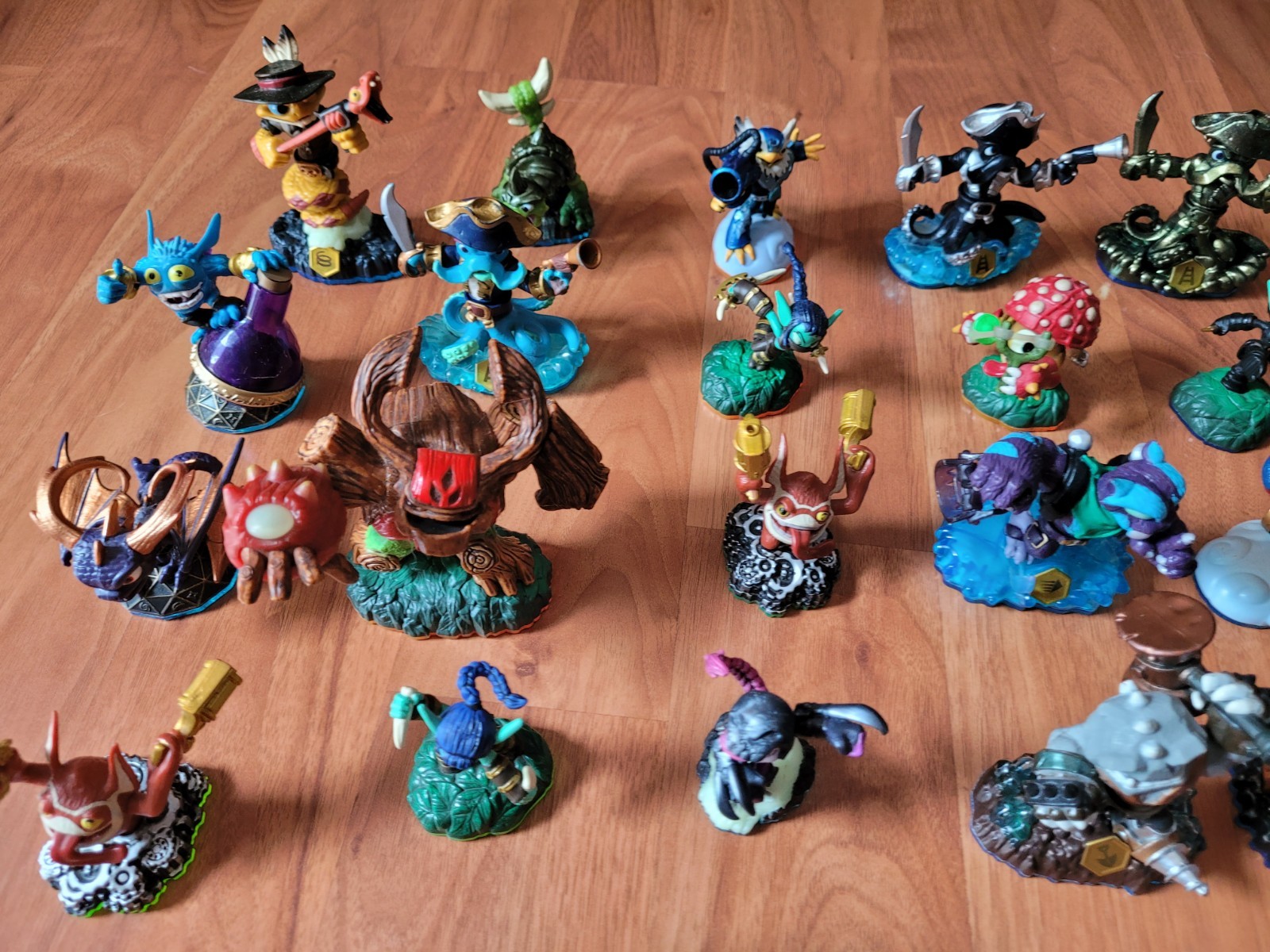 HUGE Lot Of 52 Activision Skylanders Character Figures Mixed Series Action