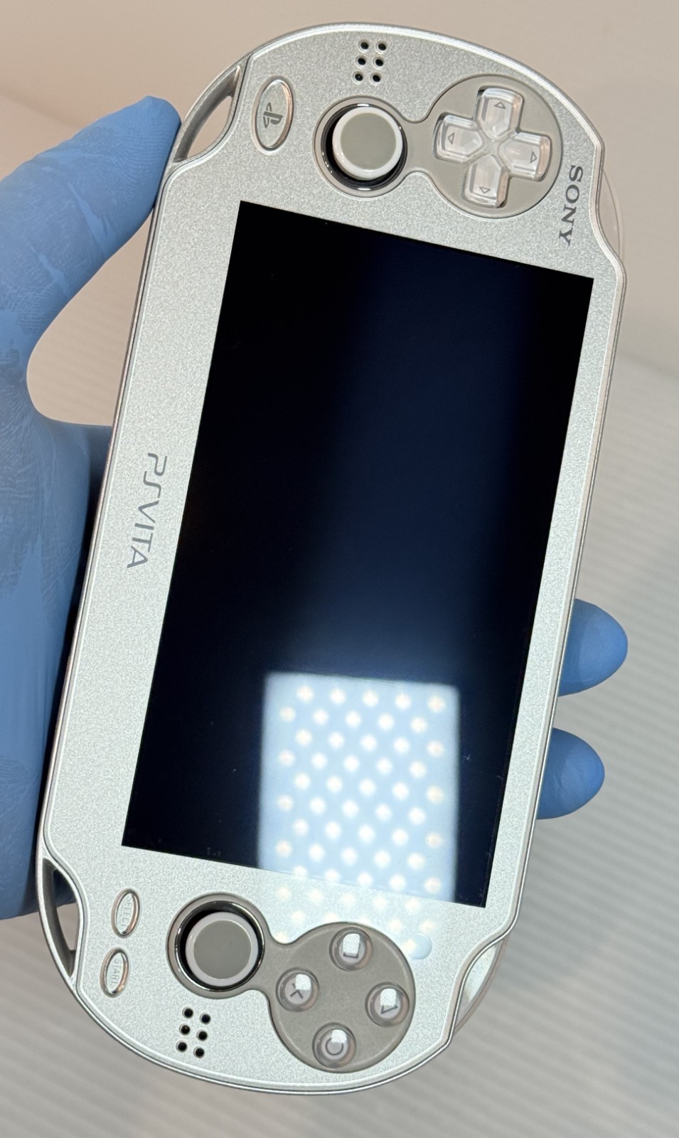 Sony PS Vita PCH-1000 PCH 1000 Console Silver w/16GB memory Very Rare – Mint