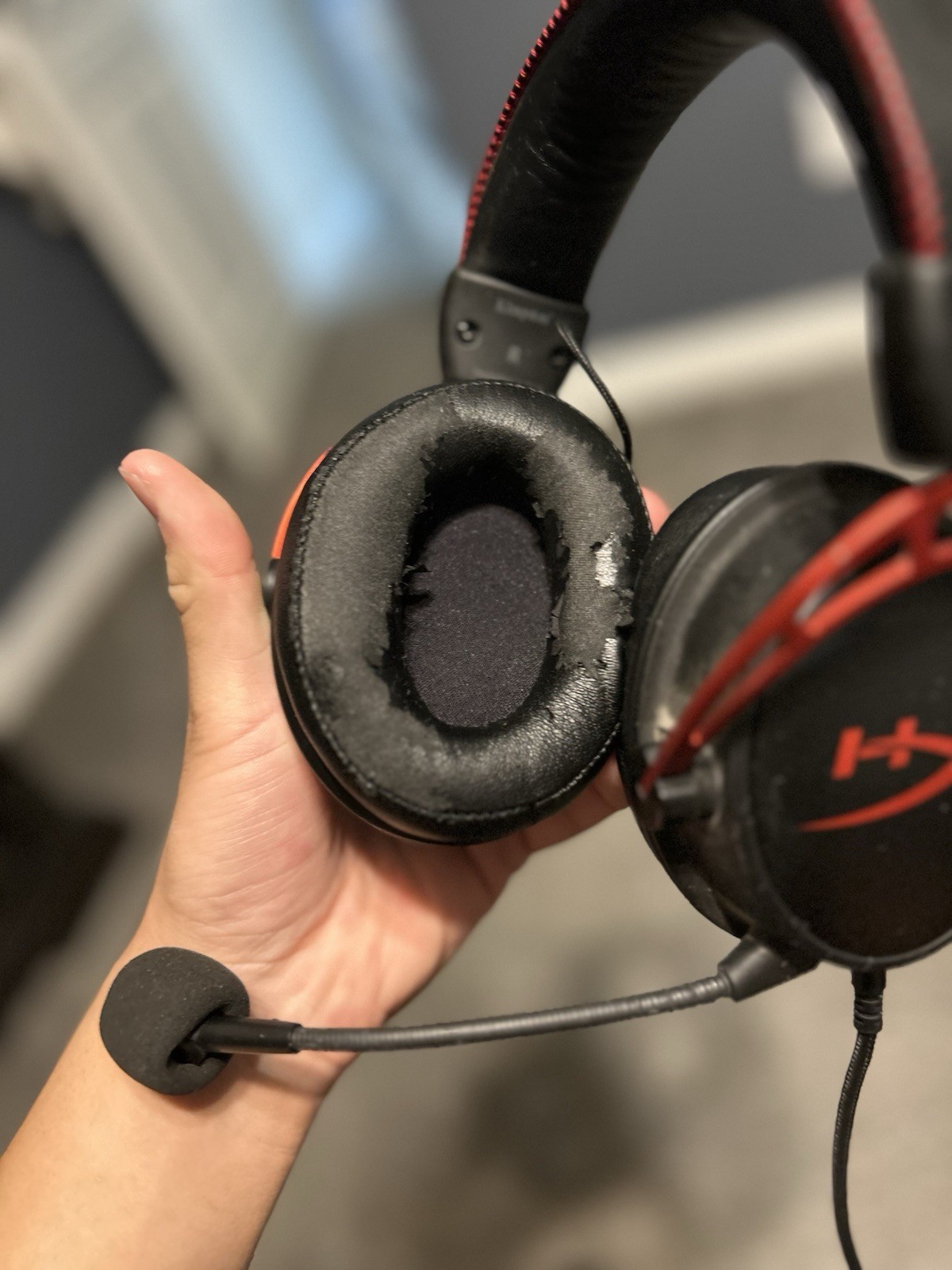HyperX – Cloud Alpha Wireless Gaming Headset for PC, PS5, and PS4 – Black/Red