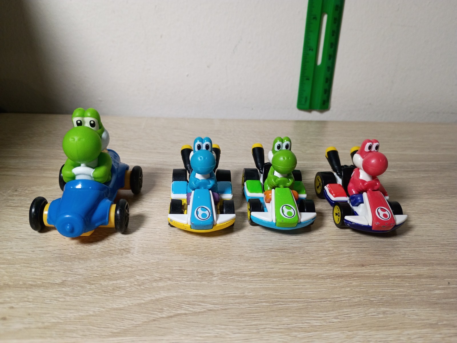 16-PK YOSHI Mystery Egg Super Mario Kart Hot Wheels Pink Yellow Orange Black