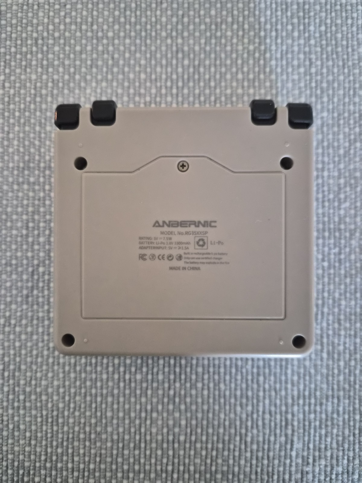 Anbernic RG35XX SP (Gray / Red Buttons) – KNULLI Gladiator II – Ready for ROMs