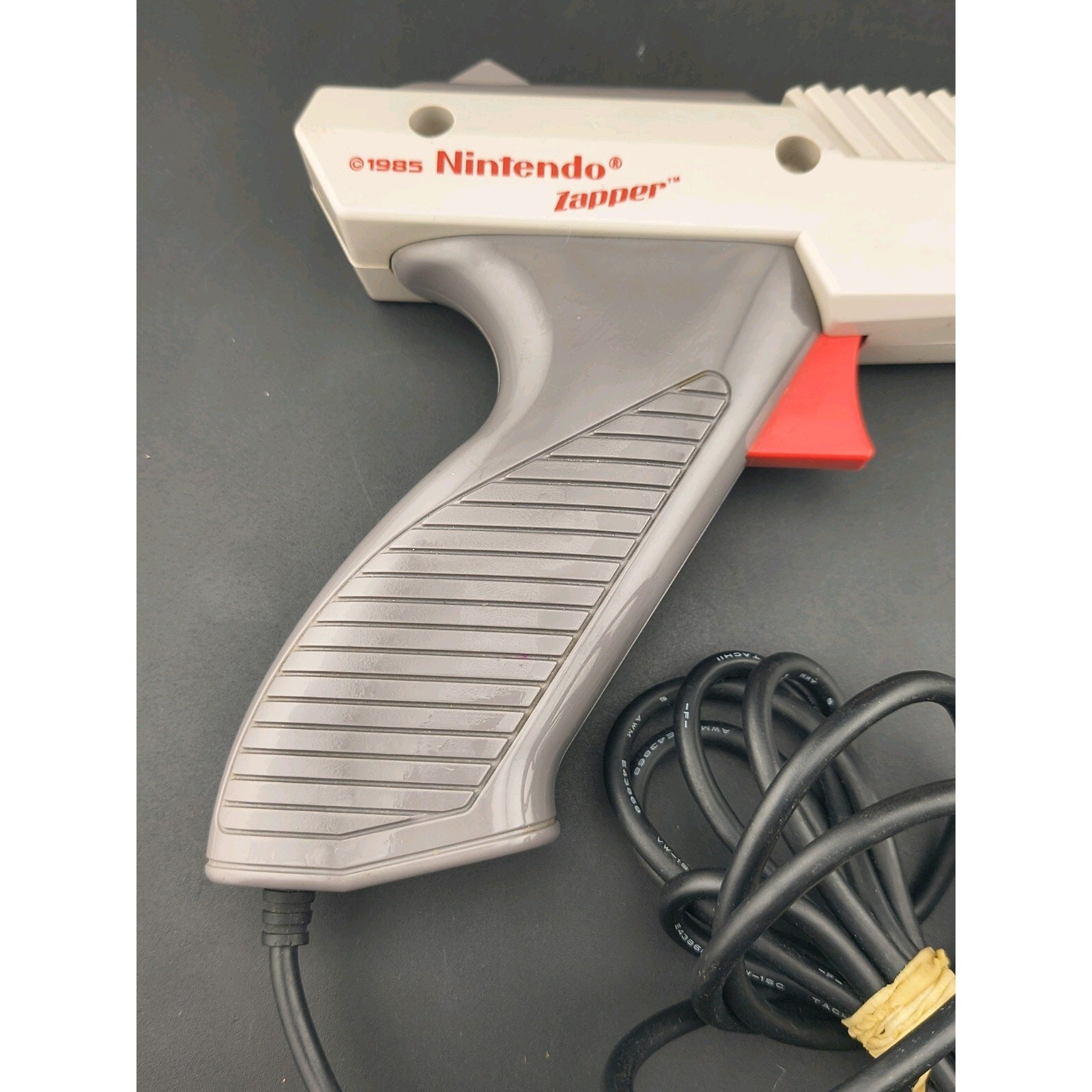 Authentic Nintendo NES Zapper Light Gun & Super Mario Bros Duck Hunt Bundle OEM