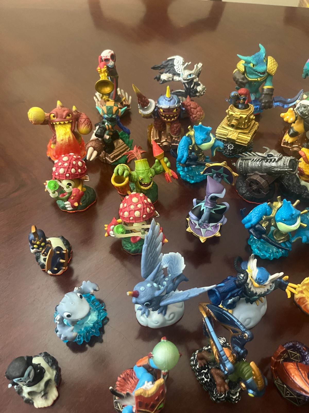 LARGE SKYLANDERS LOT: 40+Figures, 4 Vehicles, Items, Card/Stickers,PORTAL/GAMES!
