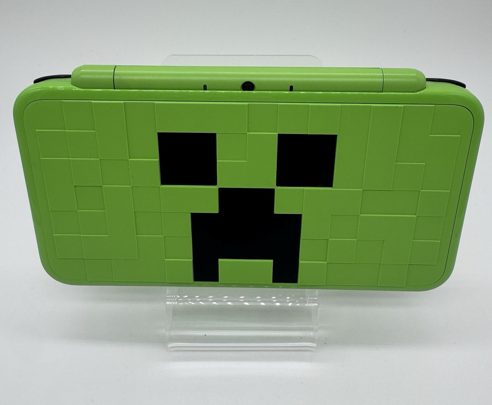 Nintendo New 2DS LL Minecraft Creeper Edition-4gb-Box, matching SN, & Charger