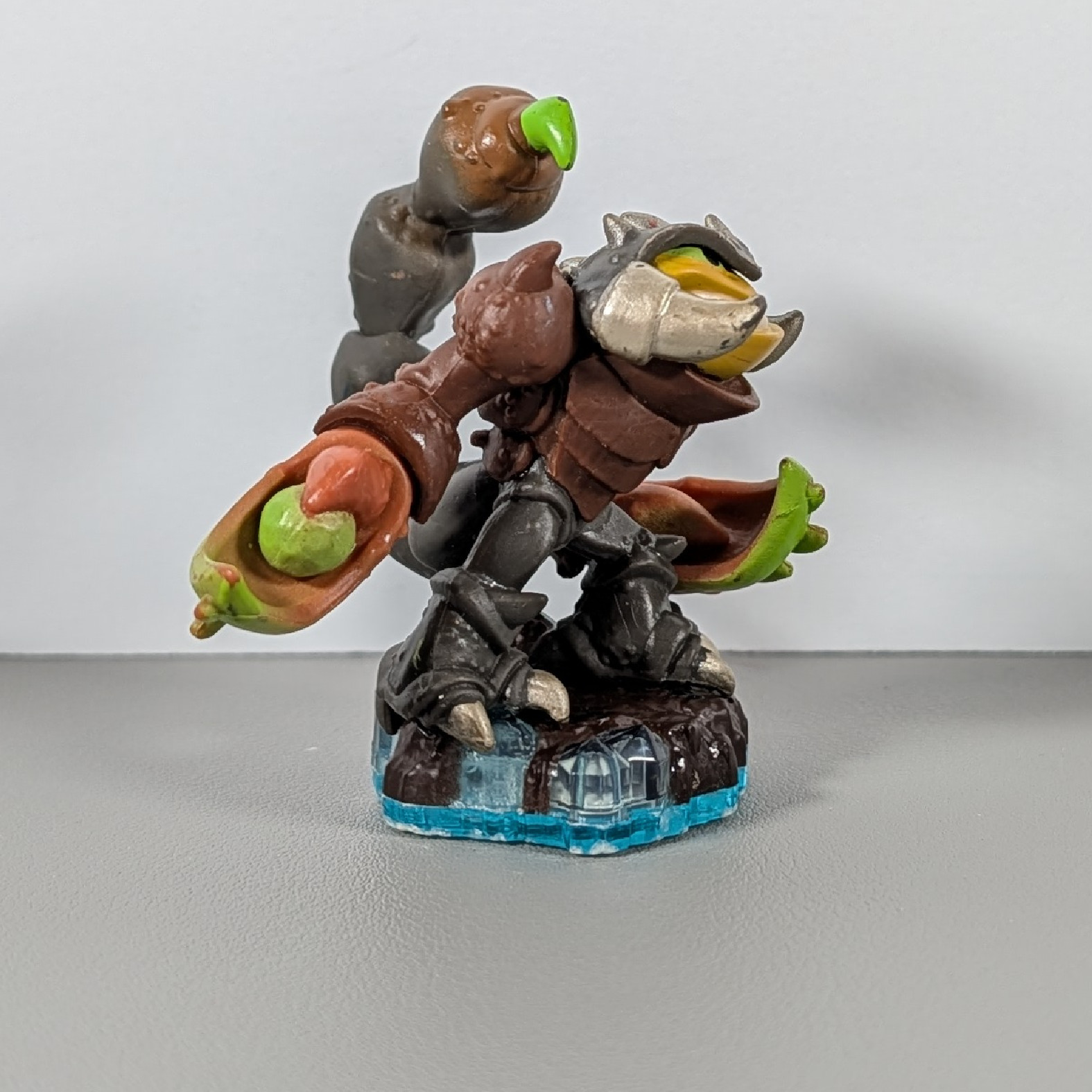 Skylanders SWAP FORCE Character Figure: KNOCKOUT TERRAFIN (blue base)