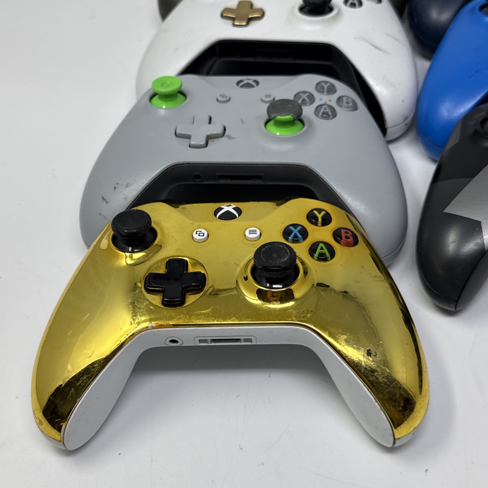 Lot Of 14 Various Condition Genuine Xbox One Controllers Model 1537, 1697, 1708