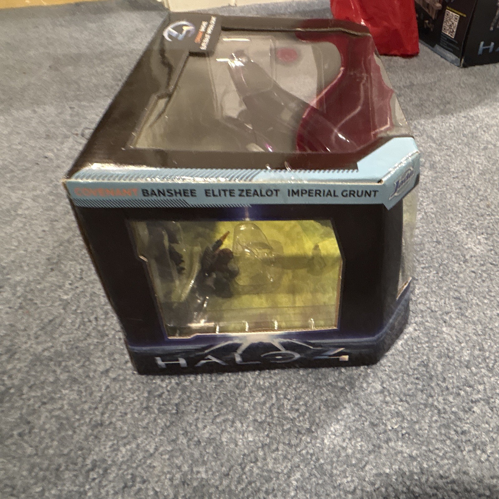 Jada Toys Halo 4 Covenant Banshee Vehicle Collector’s Edition w/ Elite Zealot