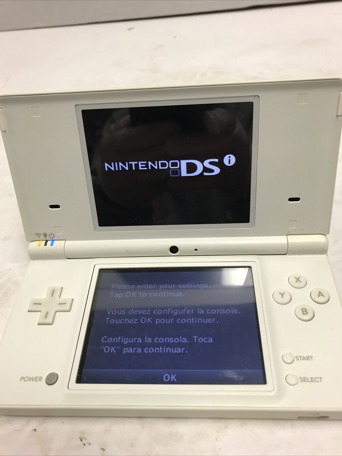 Nintendo DSi White Handheld Console System TWL-001 No cord AS IS