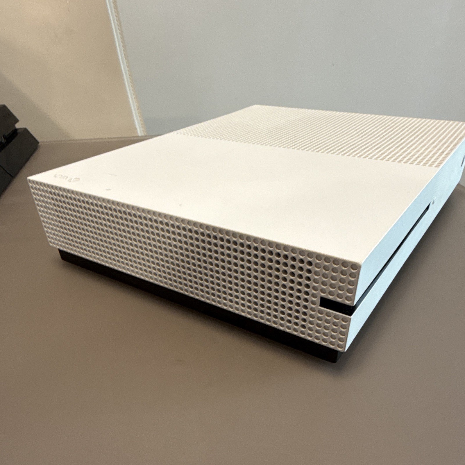 Microsoft Xbox One S 1TB White Console, 4K UHD, Blu-Ray Compatible