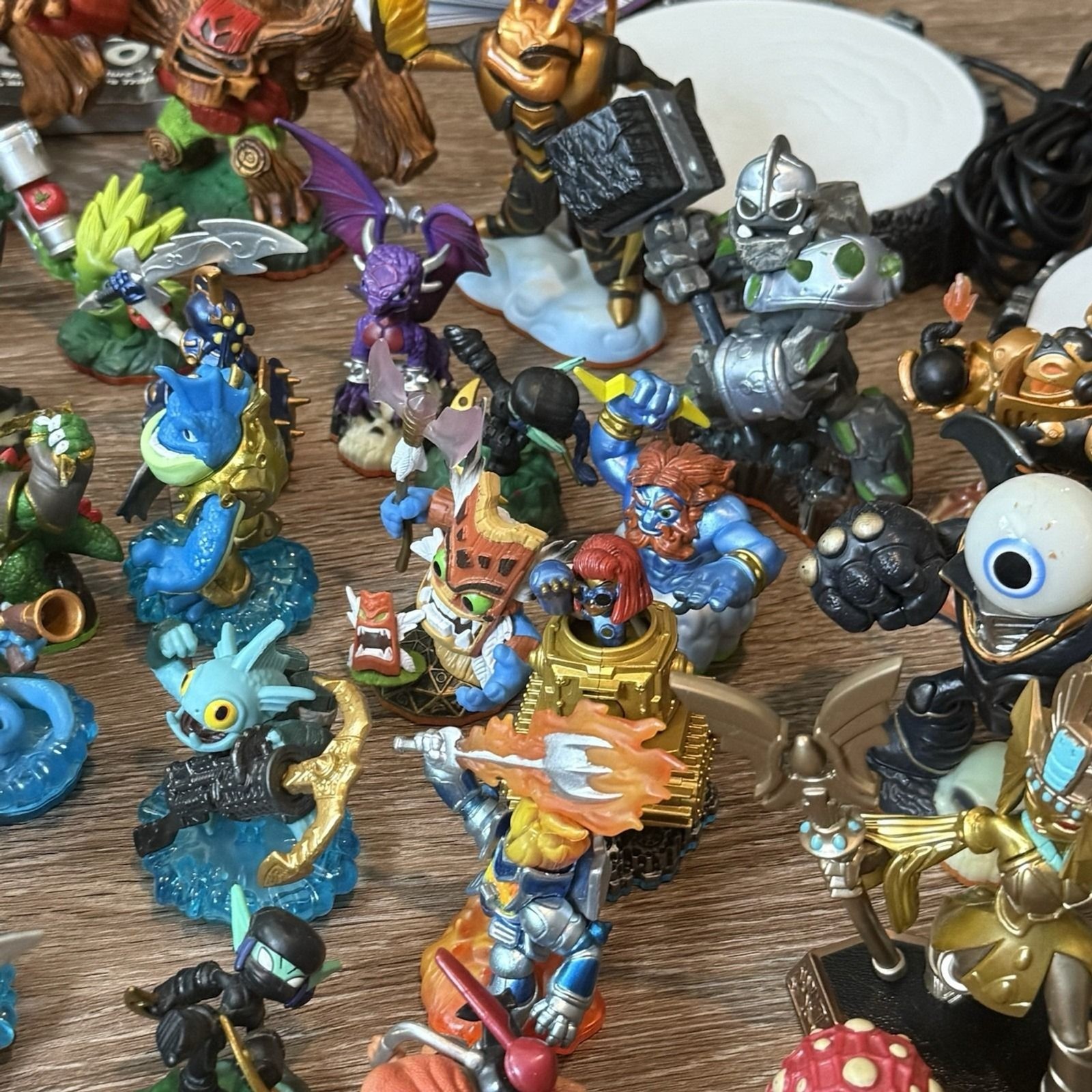Skylanders Lot Of 84 Figures, Vehicles, Portals & Books! Trap Force, Spyro MORE