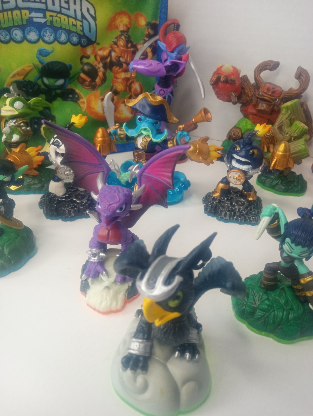 Huge Skylanders Lot 19 Figures With Carry Case Rare