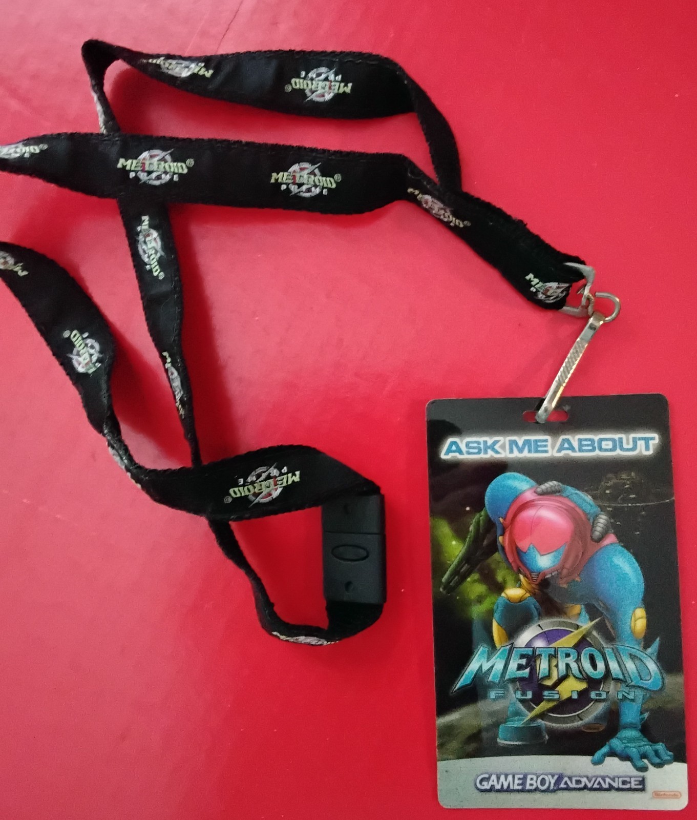 2002 Nintendo GameCube GBA Lanyard with reversable Metroid Prime/Fusion Badge
