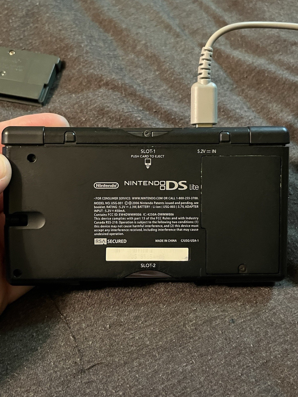 Nintendo DS Lite Red/Black W/ 2 Games, Some Pixels On Screen Isn’t Working