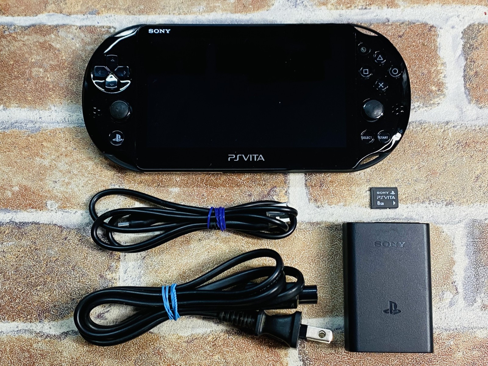 PS Vita Black PCH 2000 SONY PlayStation Japan 8GB Memory Charger No.3D