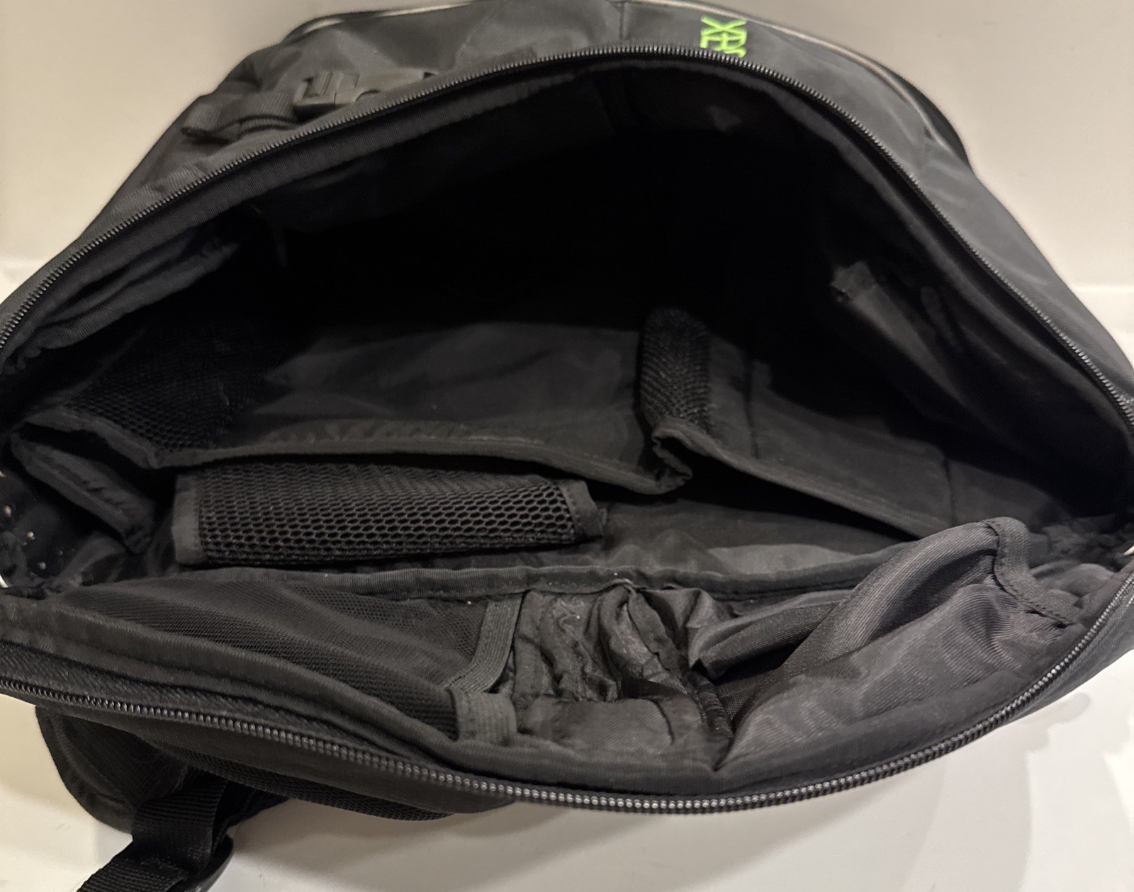 Black Mad Catz Licensed Xbox 360 Padded Backpack Case w/ Partitions Black Nylon