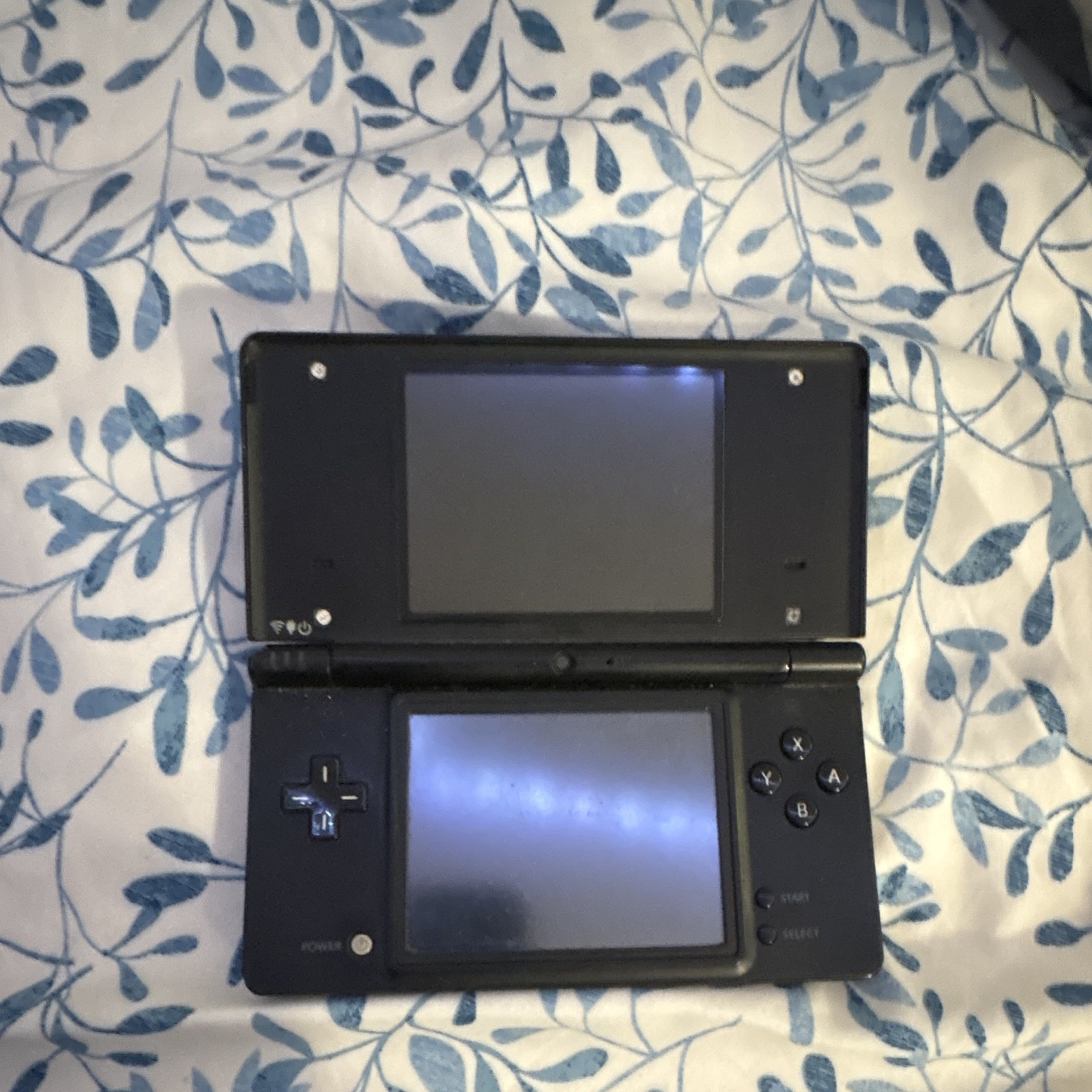 Nintendo DSi Black Dual Screen Handheld, Region Free, 256MB (TWL-001)