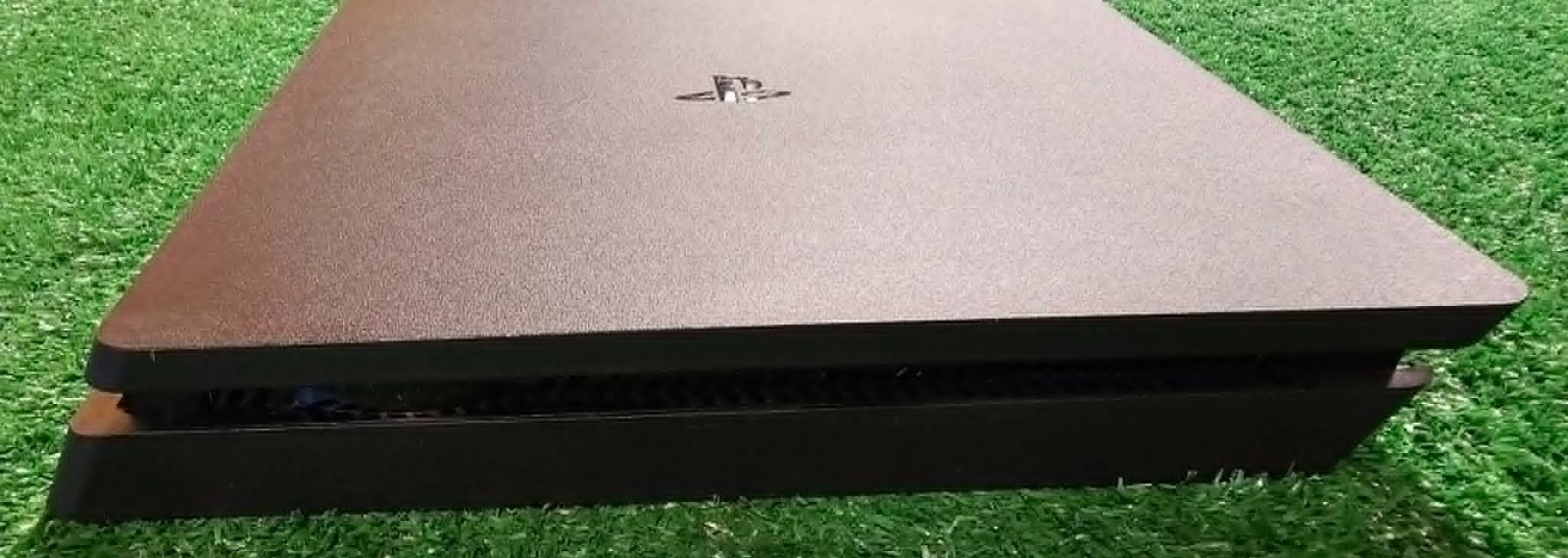 Sony PS4 Slim 1TB Console Bundle (5 Games, 2 Controllers) TESTED
