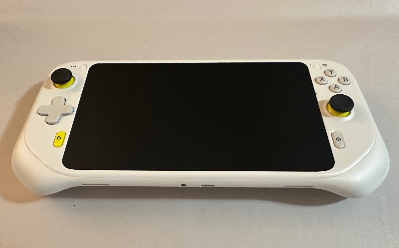 Logitech G Cloud White 64GB Gaming Handheld – Mint Condition w/ Case & Charger