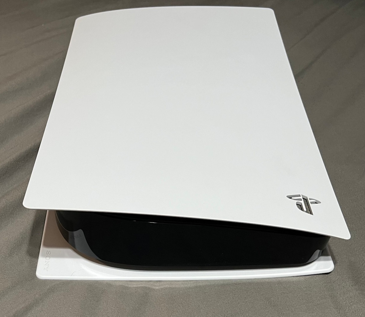 Sony PlayStation 5 Digital Console White 825GB + 2TB NVMe CIB