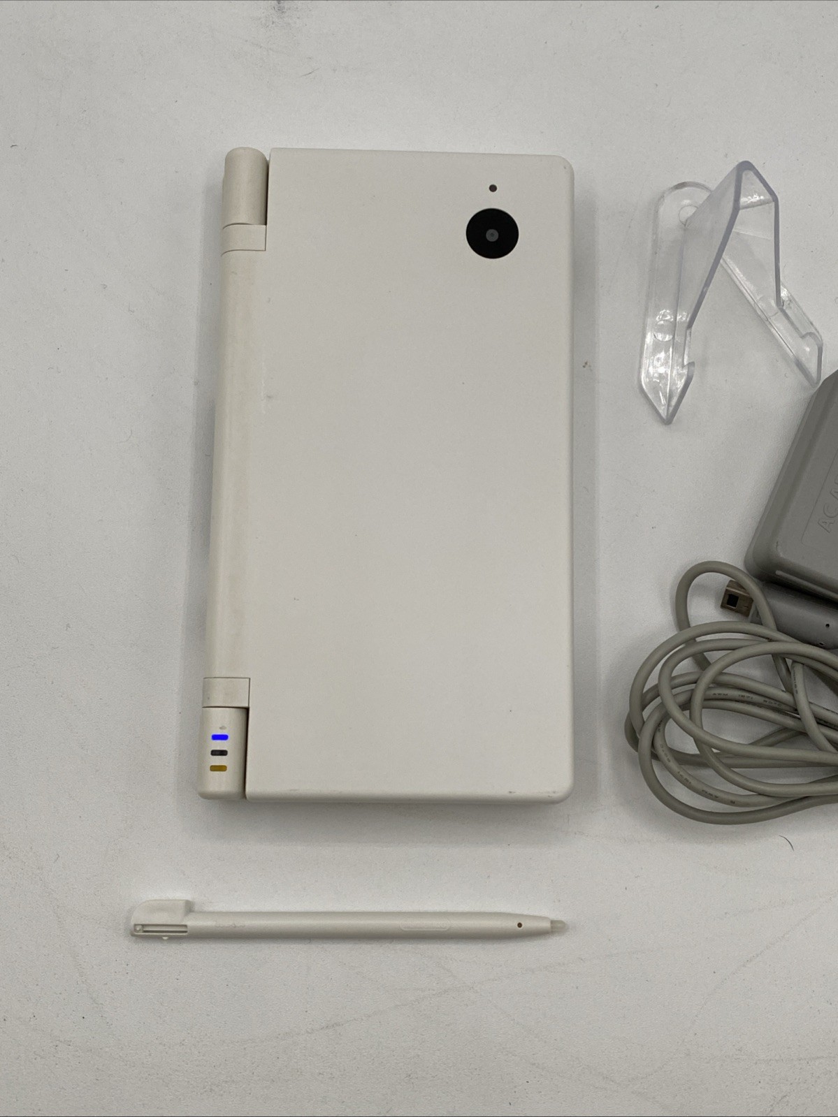Nintendo DSi White Console Bundle w/ Charger & 16GB SD Card