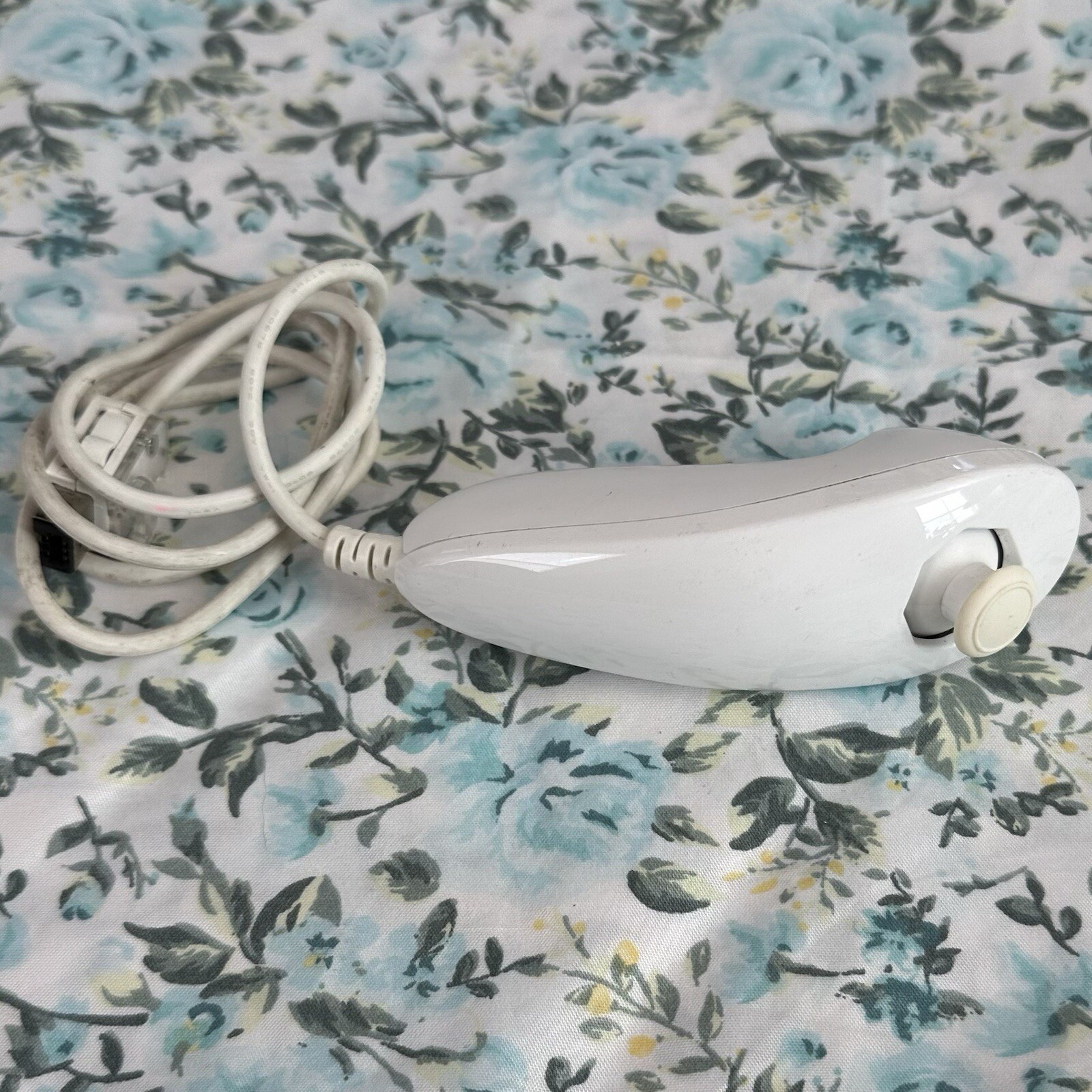 Nintendo Wii RVL-001(USA) 512 MB Home Console – White Bundle