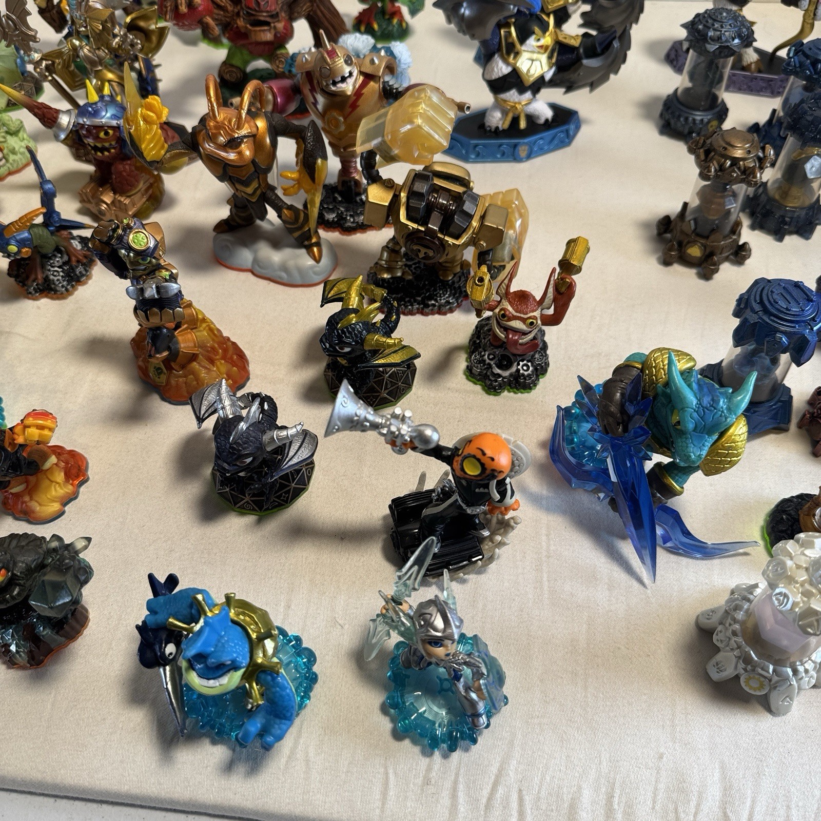 Activision Skylanders Character Figures 90 With Portal Crystals And Keys!