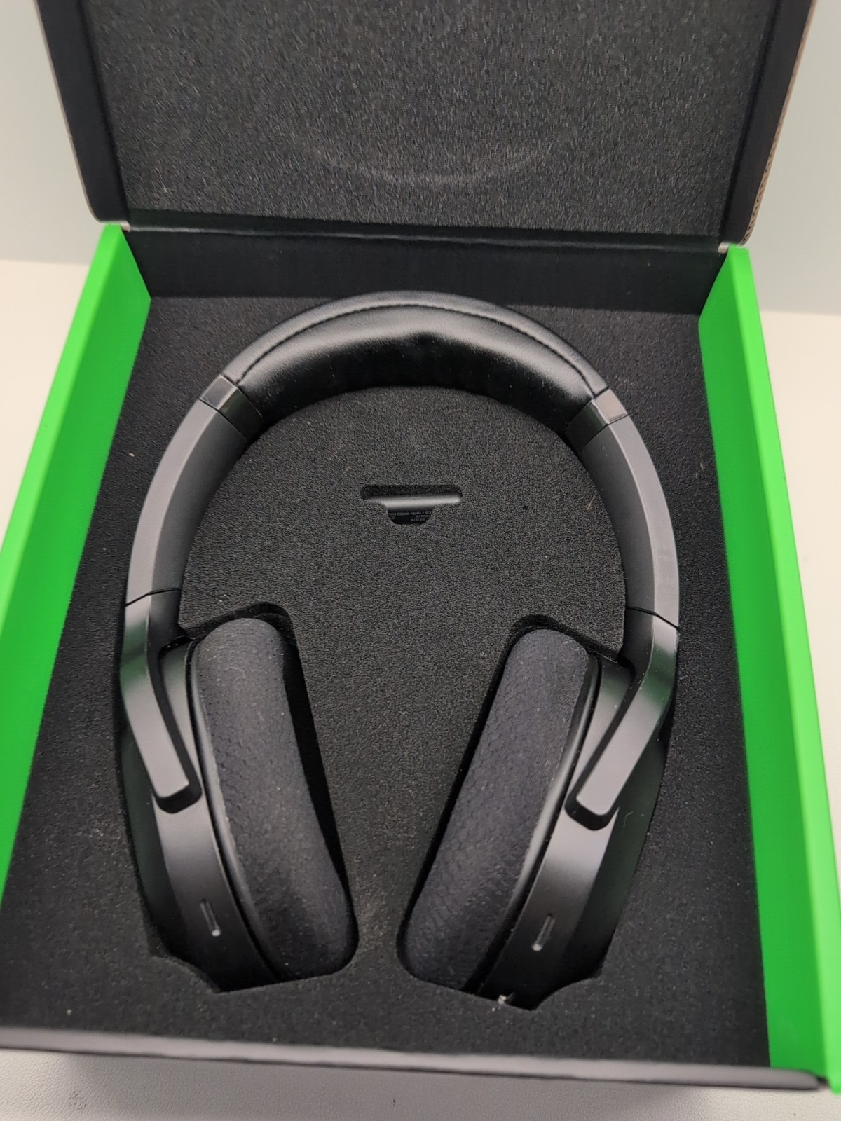 Razer Barracuda Wireless Multi-Platform Gaming & Mobile Headset With Box #4