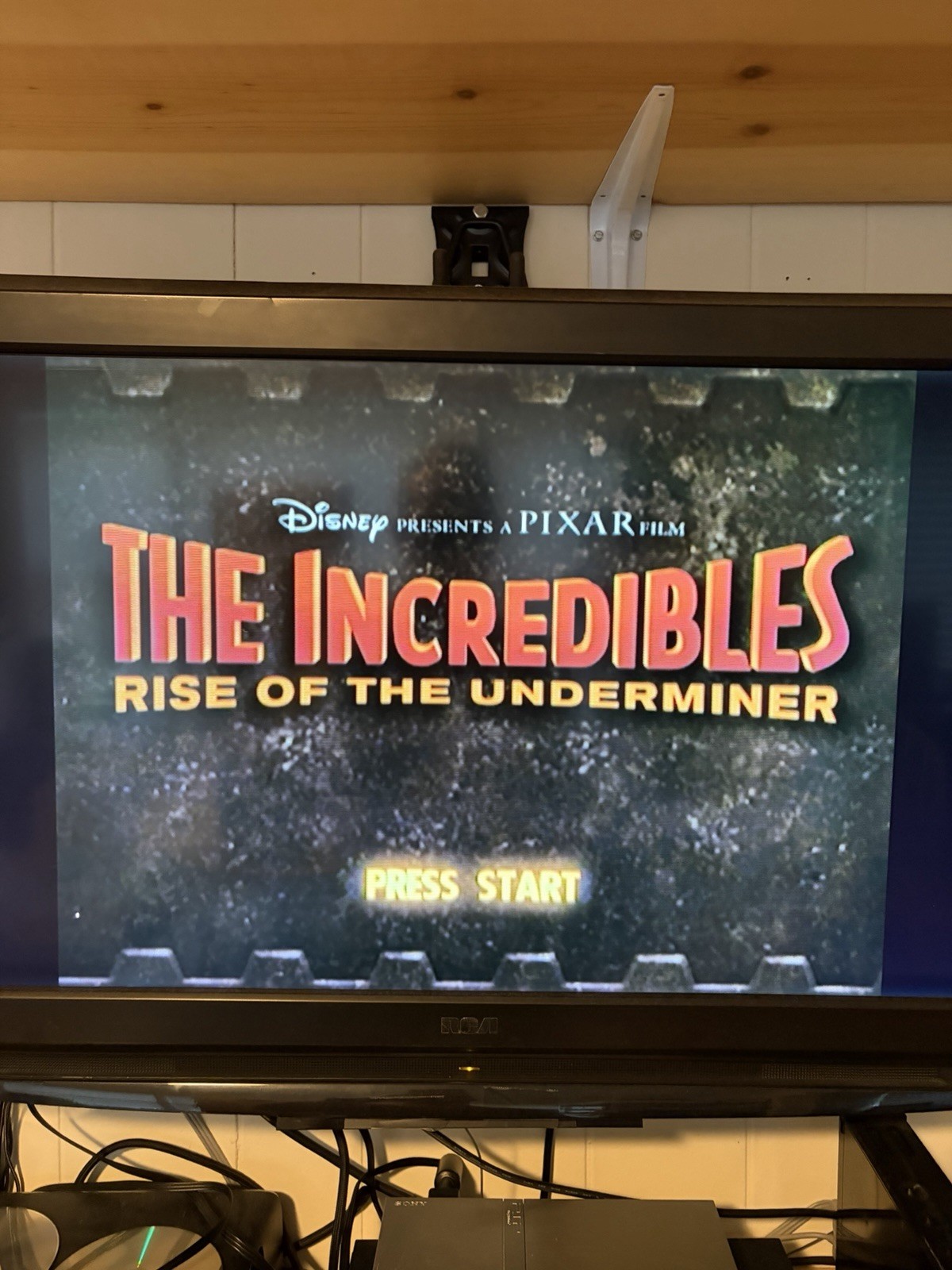 The Incredibles Rise of the Underminer CIB Complete 2005 – Great Disk – Tested