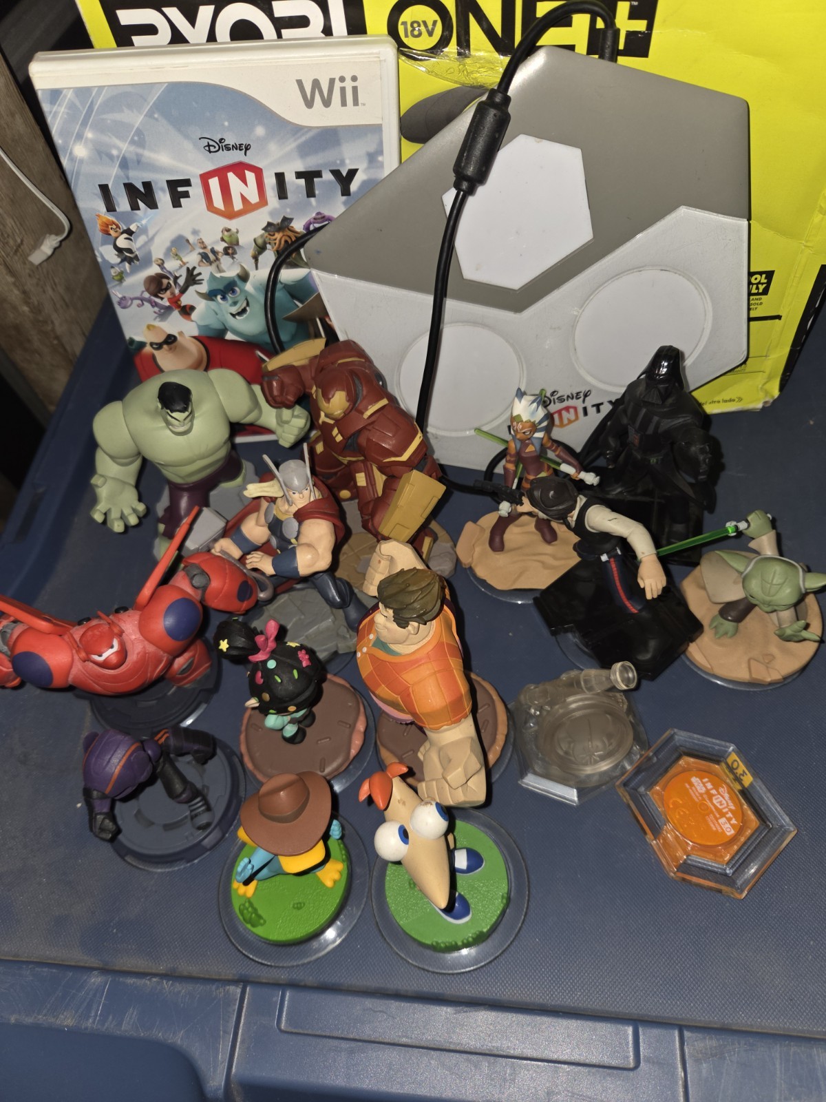 Disney Infinity Wii Figure Lot Portal/Base Hulkbuster Thor Baymax Vader yoda