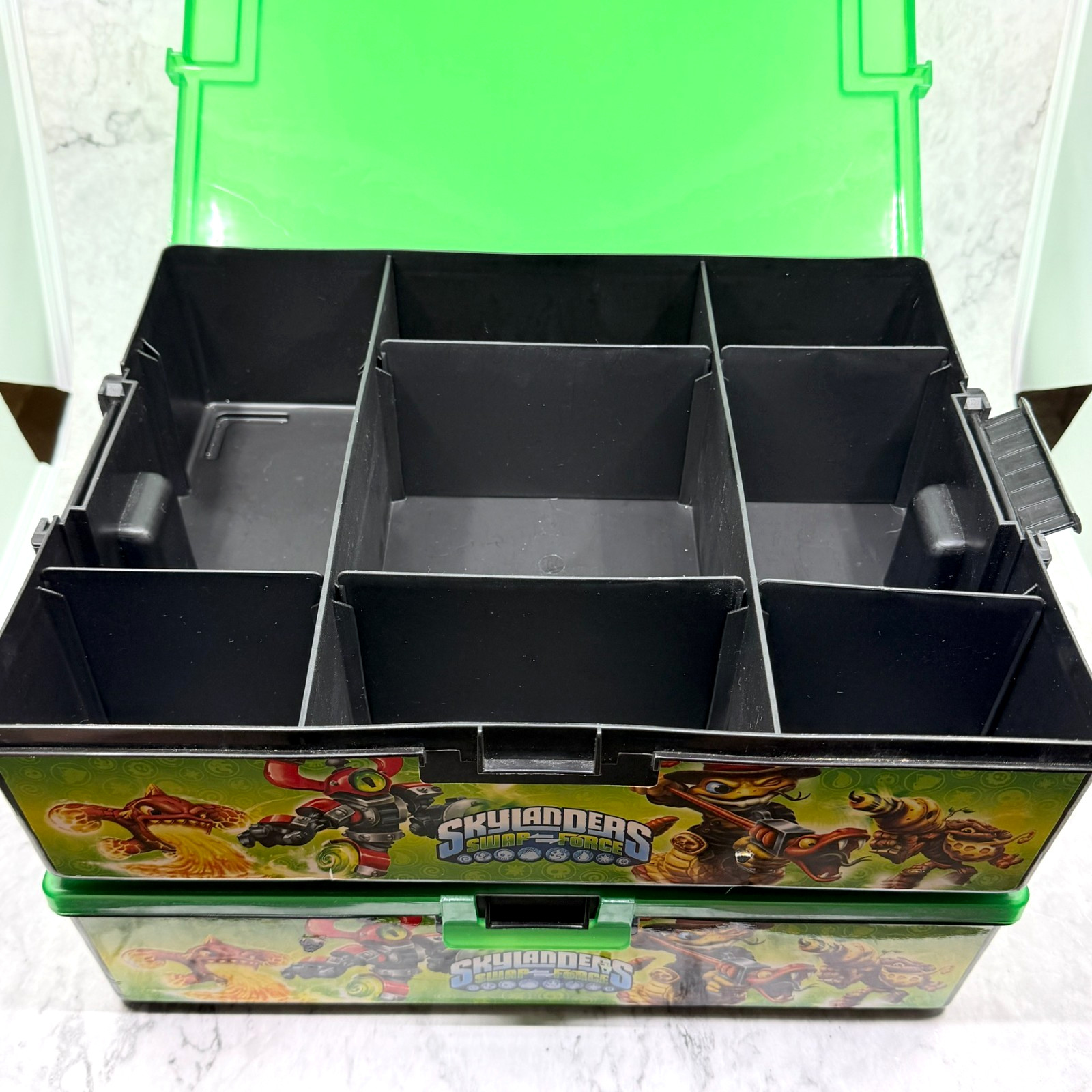 Skylanders Lot 26 Figures Crystals + 2 Cases Trap Team Trap Masters Tested READ