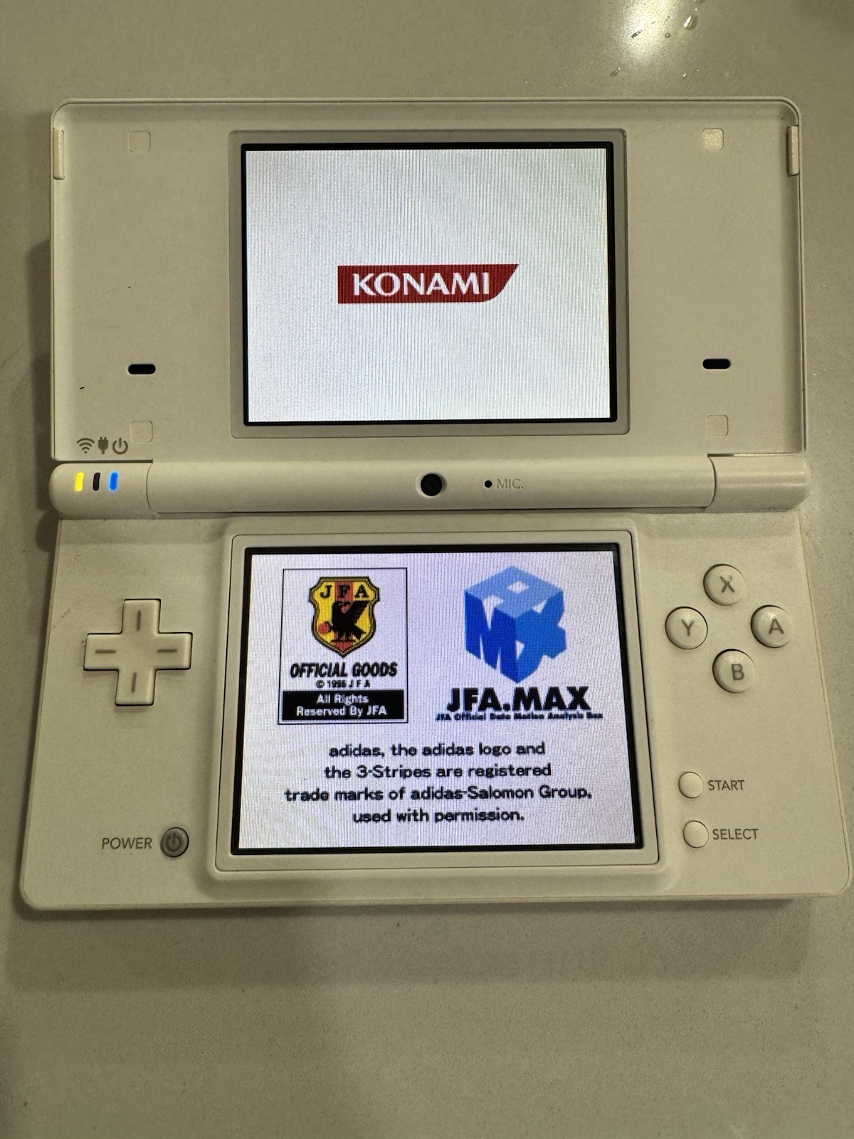 Nintendo DSi Handheld Game Console with Stylus. TESTED/WORKING