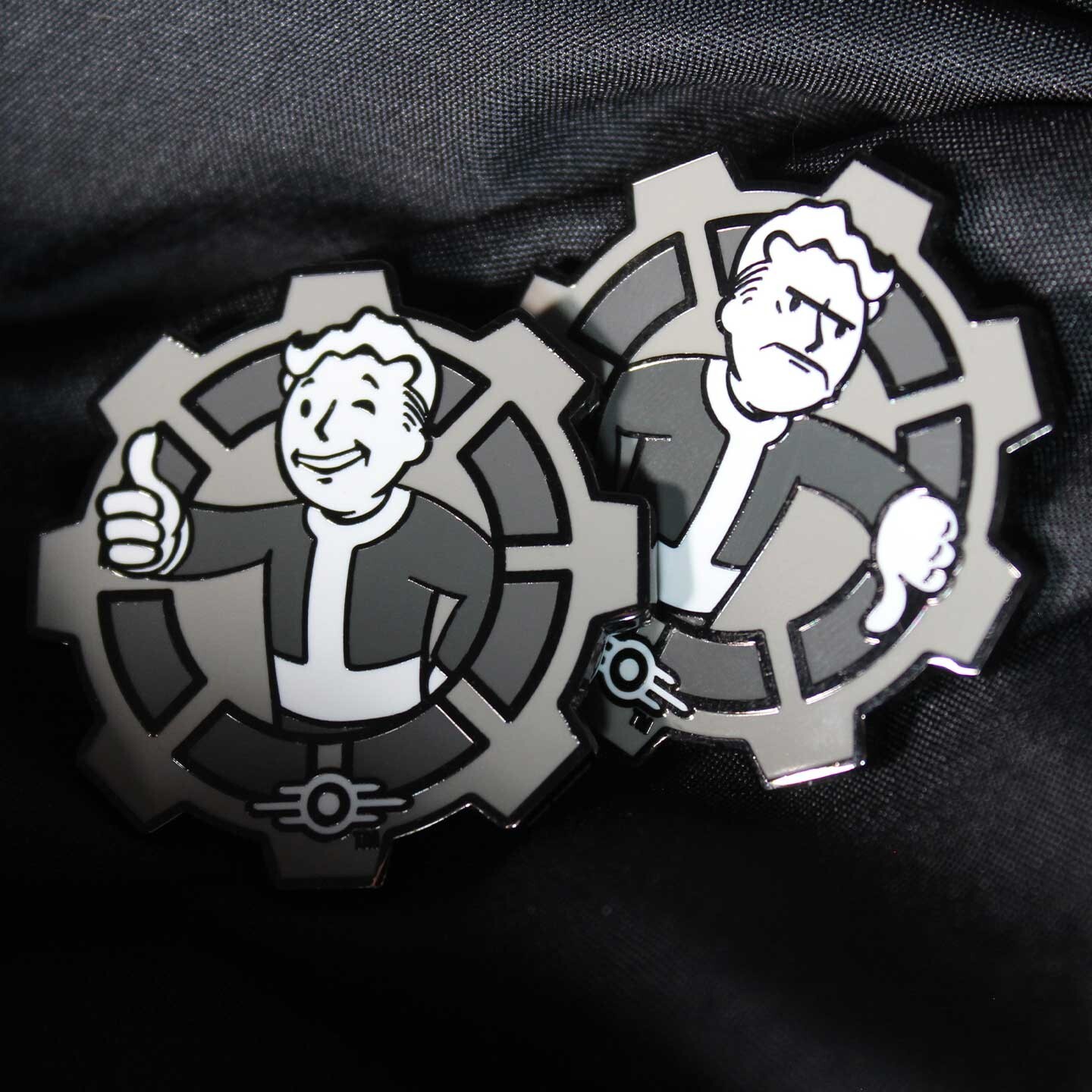 🚀 Official Fallout Black & White Vault Tech Boy Decision Flip Coin Official