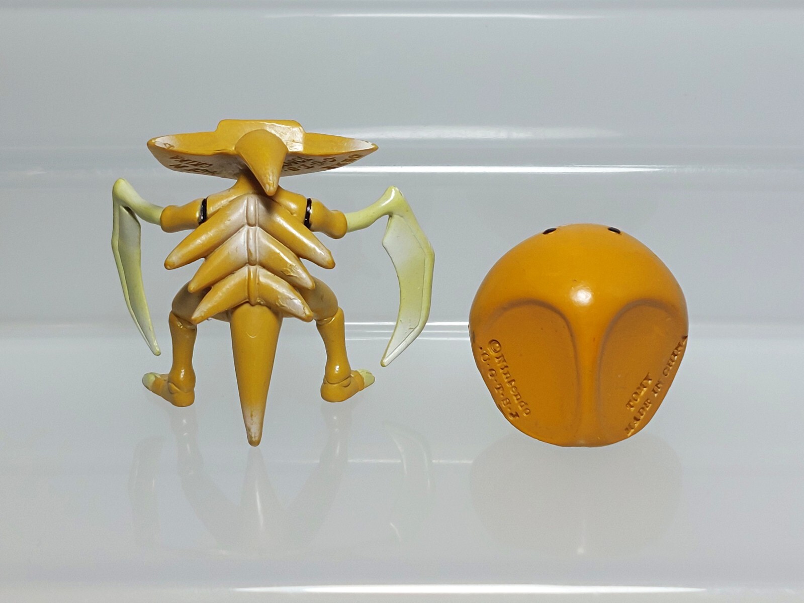 Kabutops Kabuto Pokemon Monster Collection Figure Tomy Japan B07 0.9-1.6in