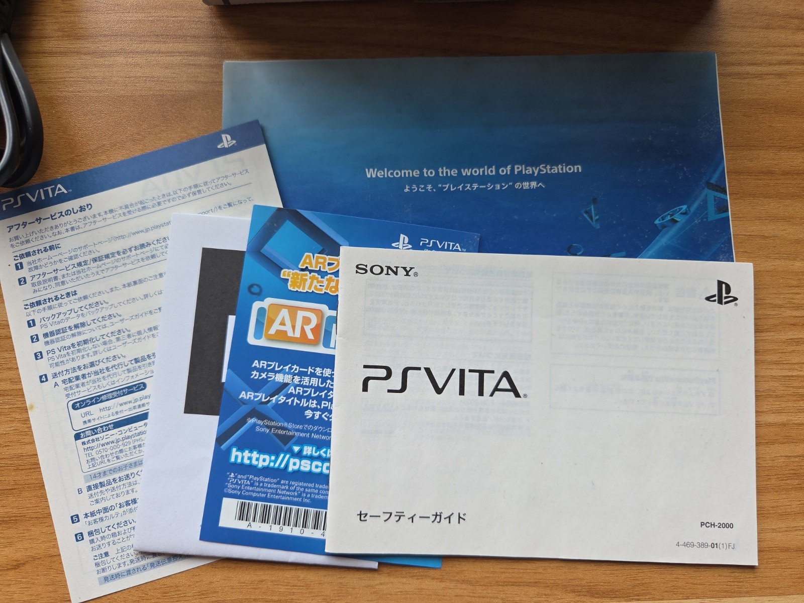 Sony PS Vita PCH-2000ZA22 1GB Handheld Console – Pearl White CIB US SELLER