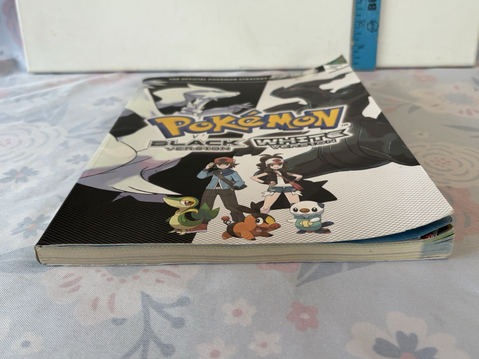 Pokemon Black and White Official Strategy Guide: Volume 1 W/ Map Insert 2011