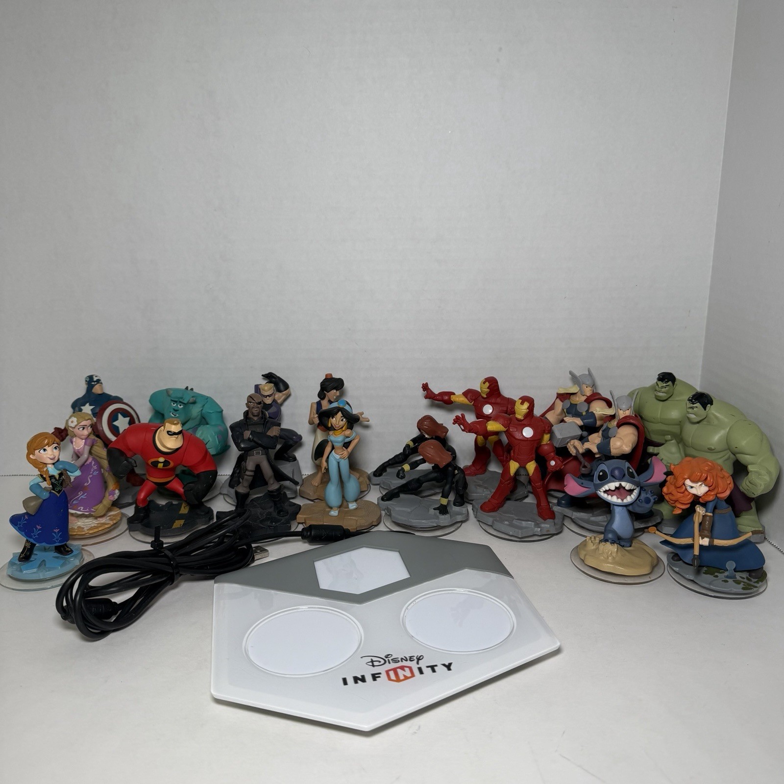 Disney Infinity 1.0 2.0 Mixed lot 20 Piece LOT *READ DESCRIPTION*