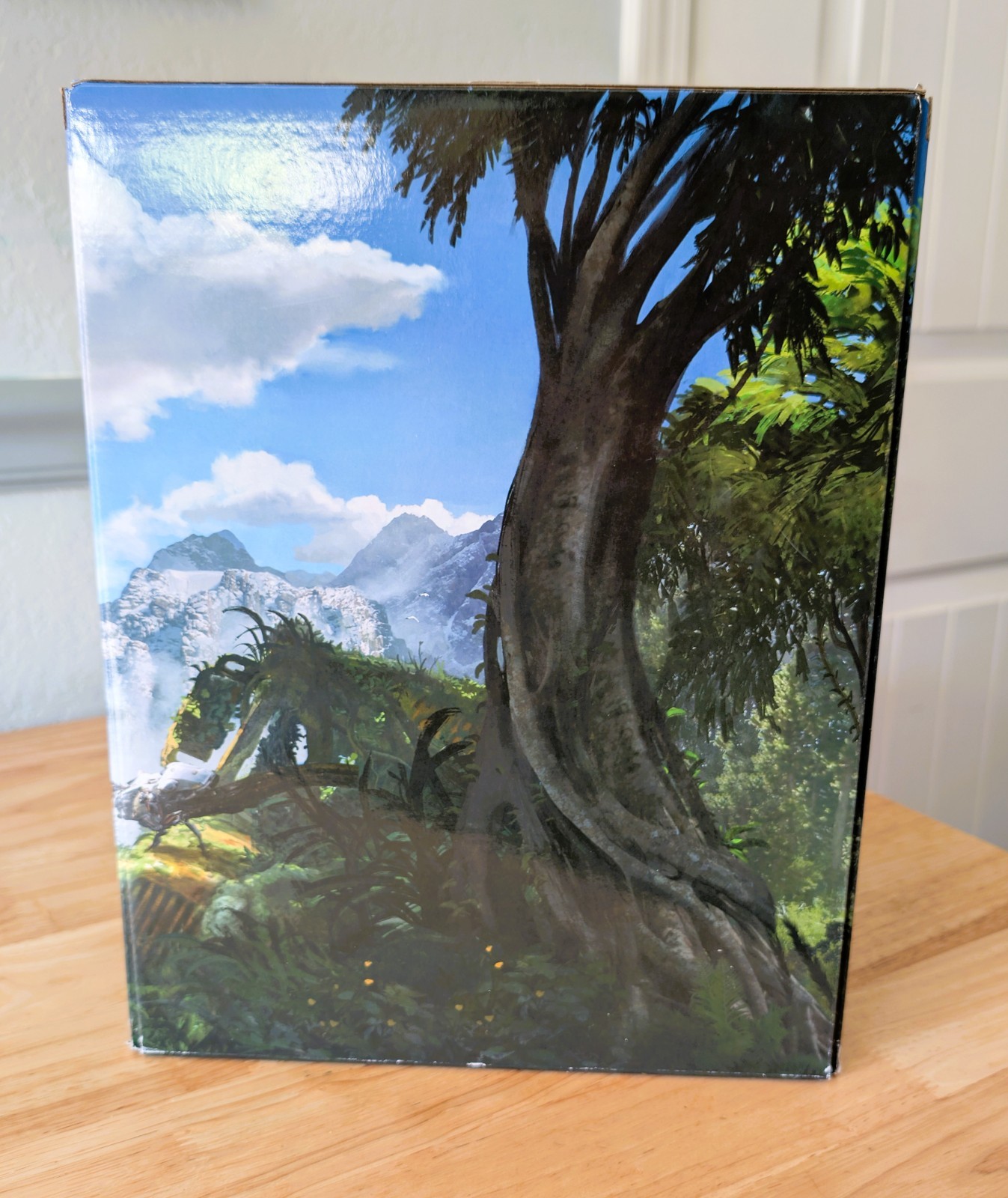 Horizon Zero Dawn Aloy Statue, Dark Horse Art Book, with Collector Display Box