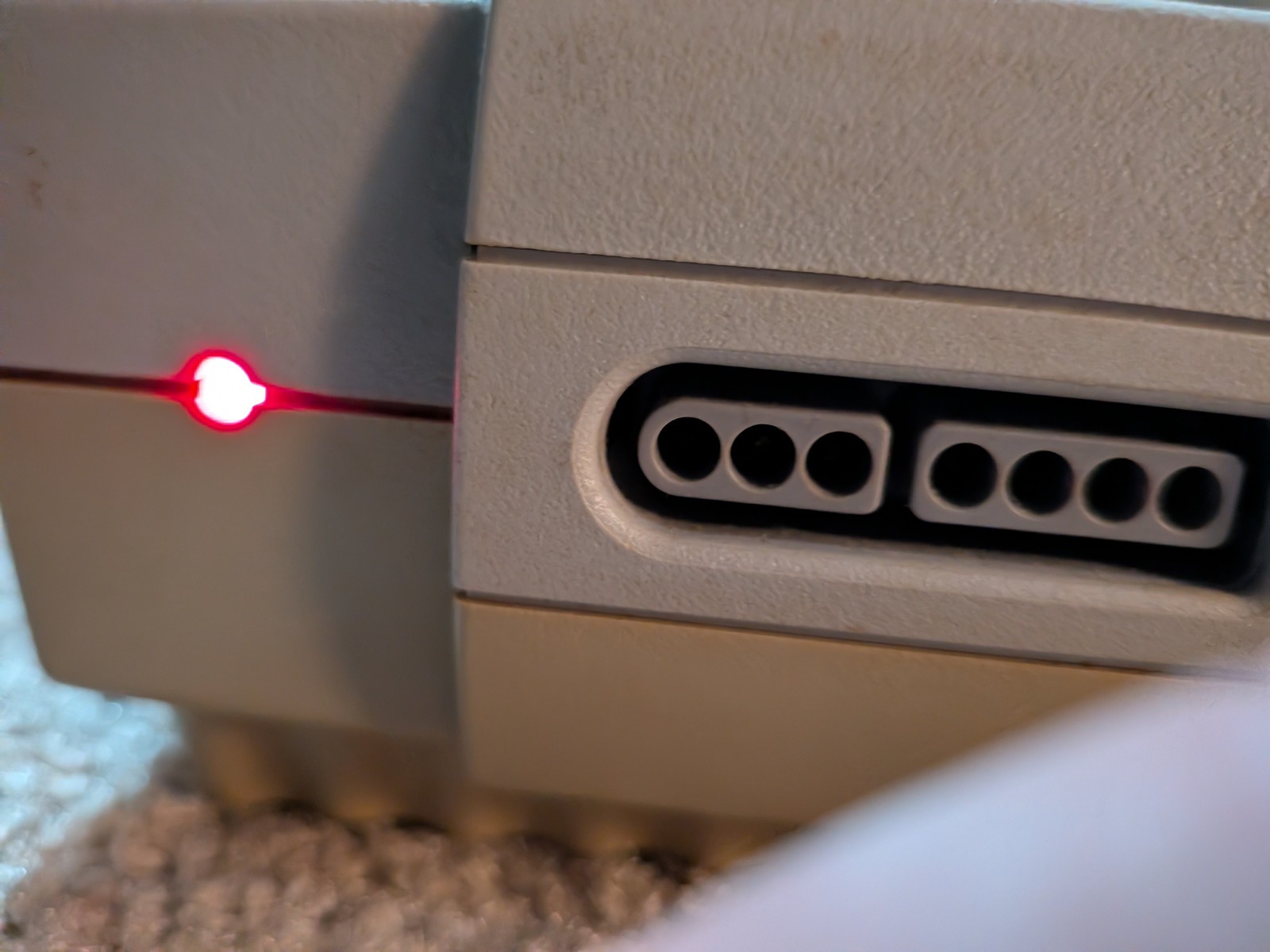 ORIGINAL NINTENDO NES CLASSIC – TWO CONTROLLERS* AV2HDMI ADAPTER* PWR* TESTED*