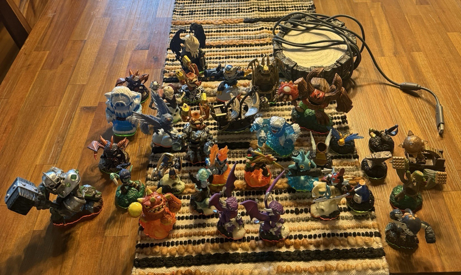 Lot Of 35 Skylanders Spyro And Giants Figures And Xbox 360 Portal