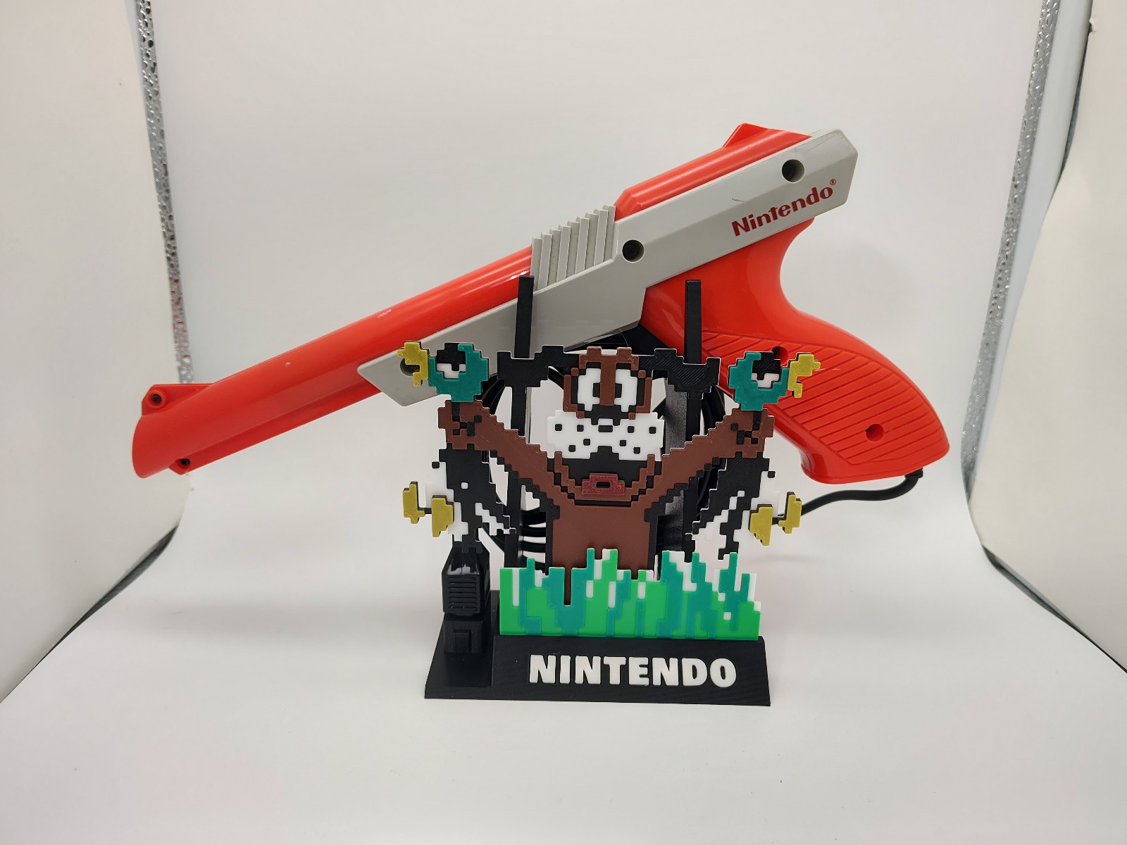 DUCK HUNT – NINTENDO NES ZAPPER DISPLAY STAND – CUSTOM COLOR OPTIONS