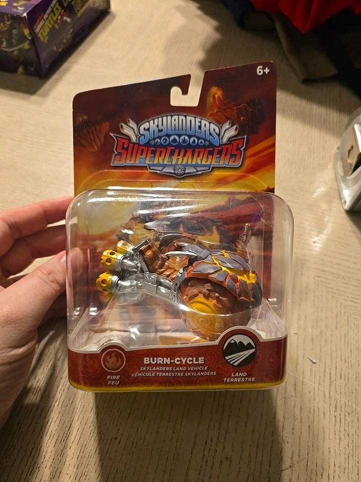 SKYLANDERS SUPERCHARGERS BURN CYCLE NEW Sealed